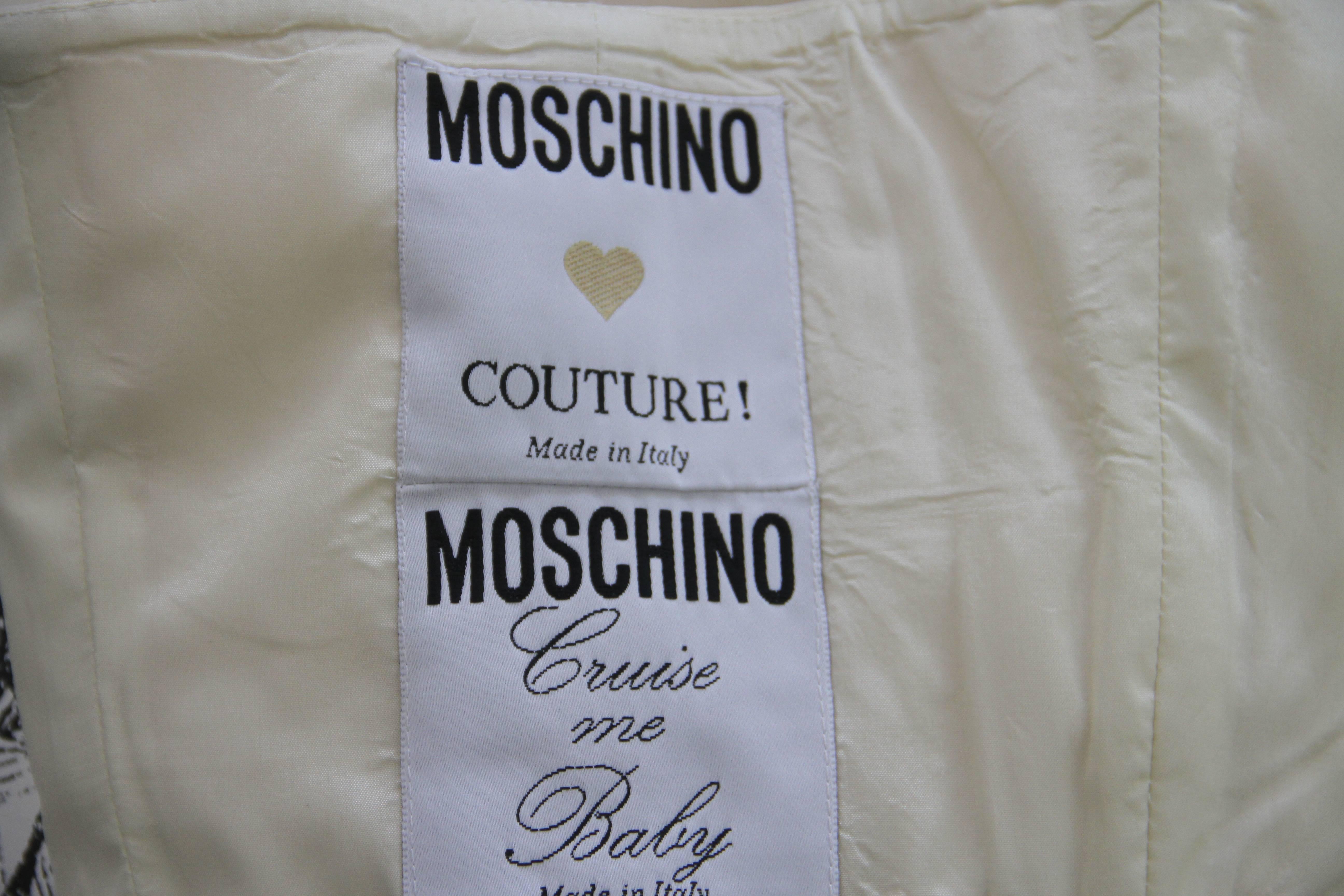 Moschino Couture Cruise Me Baby silk blend waistcoat vest from the early 1990's.

Marked an Italian size 42.

Manufacturer - Aeffe S.p.a.