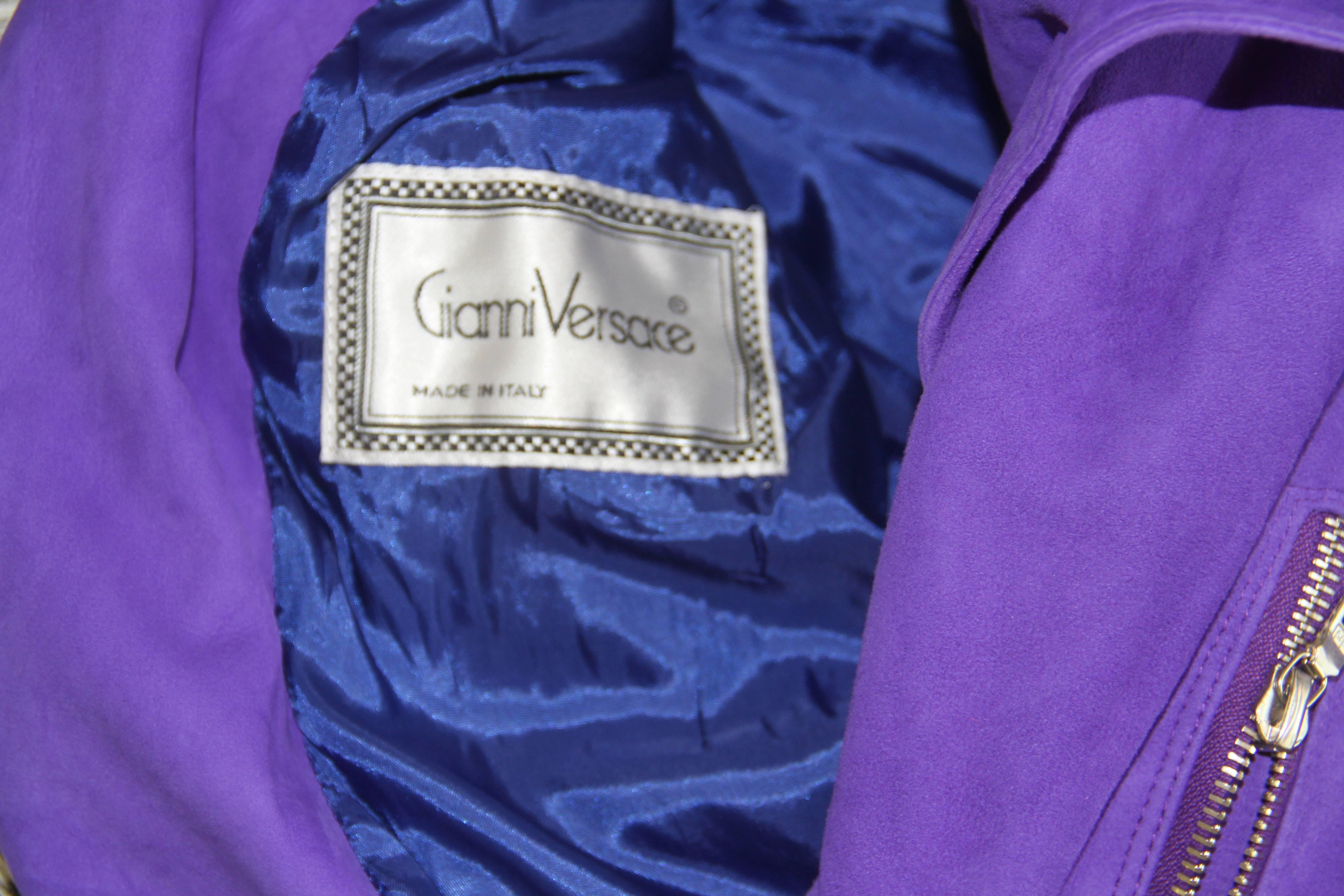 Gianni Versace purple suede leather cropped jacket from 1990.

Marked an Italian size 38.

Manufacturer - Ruffo S.p.a.