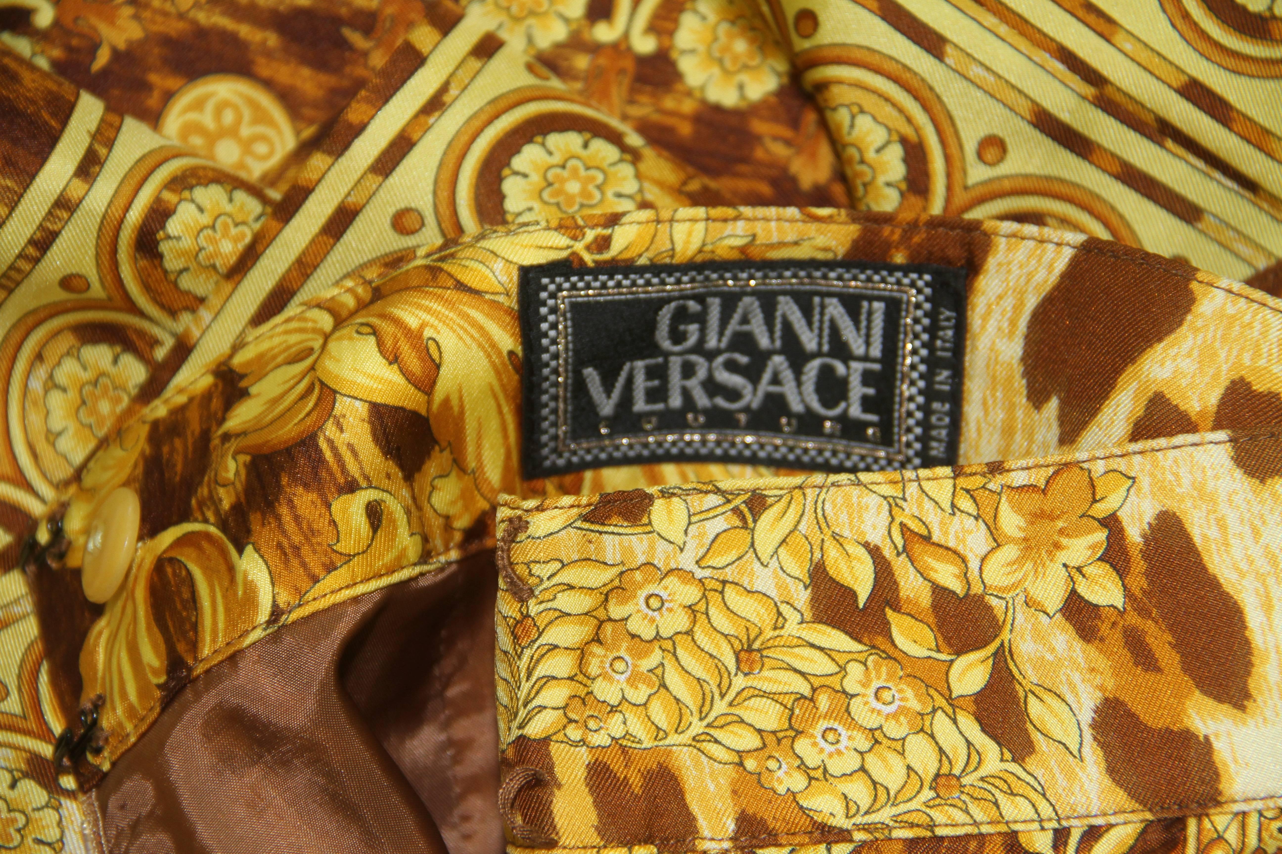 Gianni Versace wild Baroque silk printed skirt from the Spring 1992 collection.

Unmarked, however, sizing is equivalent to an Italian size 38.

Manufacturer - Alias S.p.a.

Fabric content - 100% silk