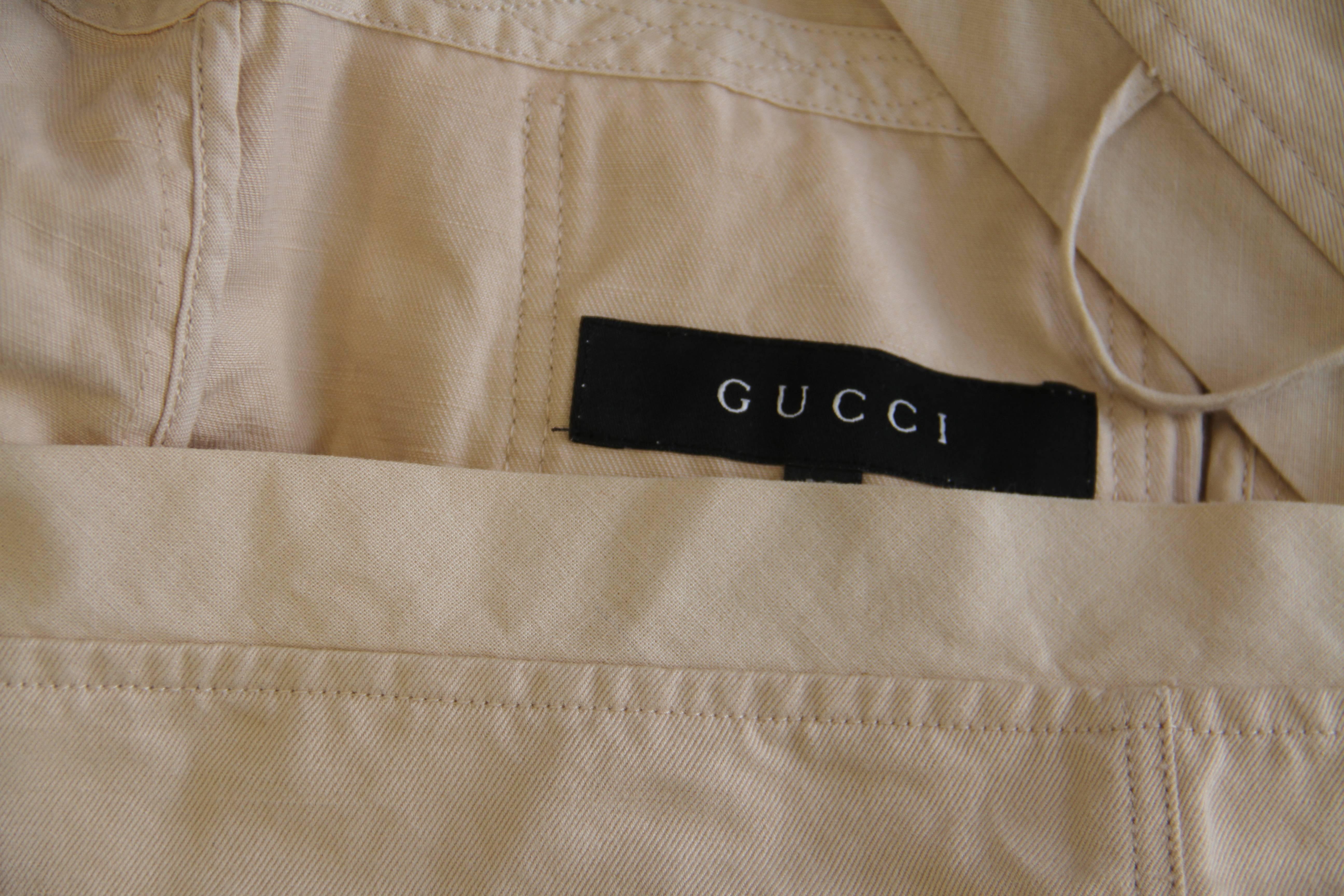 Tom Ford For Gucci cotton and linen jacket from the Spring 2002 collection.

Marked an Italian size 38.

Manufacturer - Zamasport S.p.a.

Fabric content - 58% cotton / 42% linen
