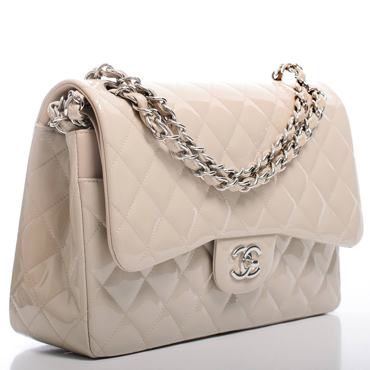 Chanel light beige Jumbo Classic double flap in patent leather with silver tone hardware.

This limited edition light beige quilted patent Jumbo Classic double flap features a front flap CC turnlock closure, half moon back pocket and adjustable