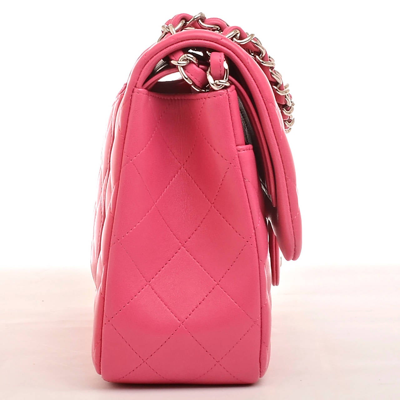Chanel Fuchsia Pink Quilted Lambskin Jumbo Classic Double Flap Bag In New Condition In New York, NY
