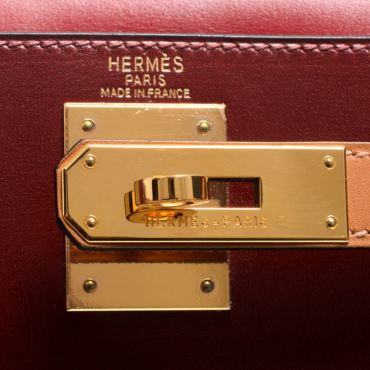 Hermes Tri-Color Box Kelly Sellier 28cm Gold Hardware In Excellent Condition In New York, NY
