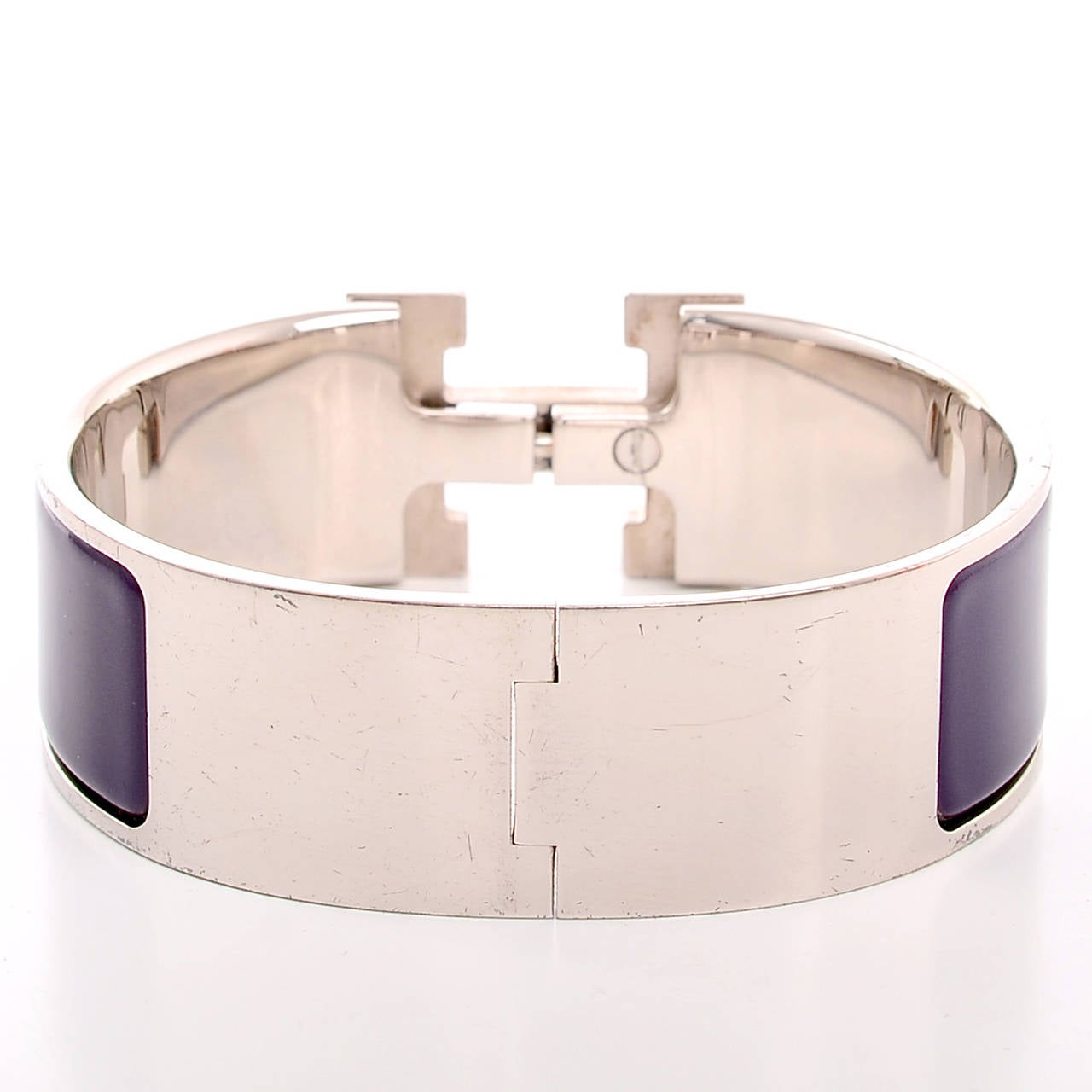 Hermes Prune Clic Clac H Wide Enamel Bracelet PM In Excellent Condition For Sale In New York, NY