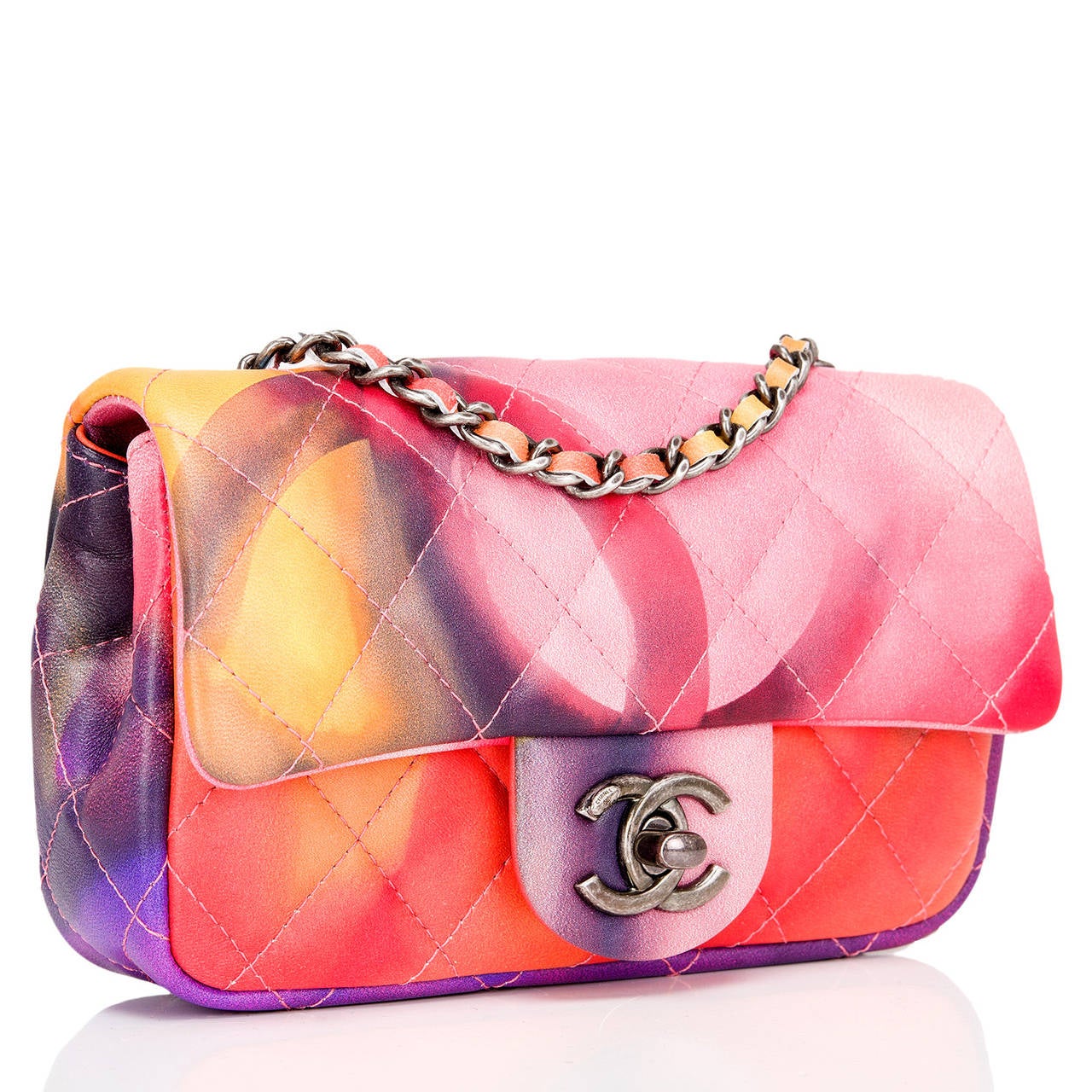 The Flower Power Mini flap bag harkens back to the anti-war protests of the 1960's with its colorful tie-dyed lambskin. This bright and beautiful bag has a front flap with an aged ruthenium CC turnlock closure and interwoven aged ruthenium chain