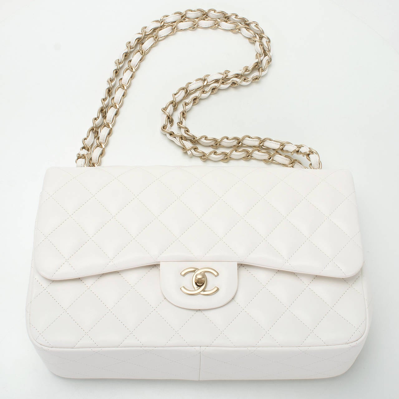 Chanel shoulder bag white lambskin logo metal fittings 29 series chain bag Gold  hardware ref.712494 - Joli Closet