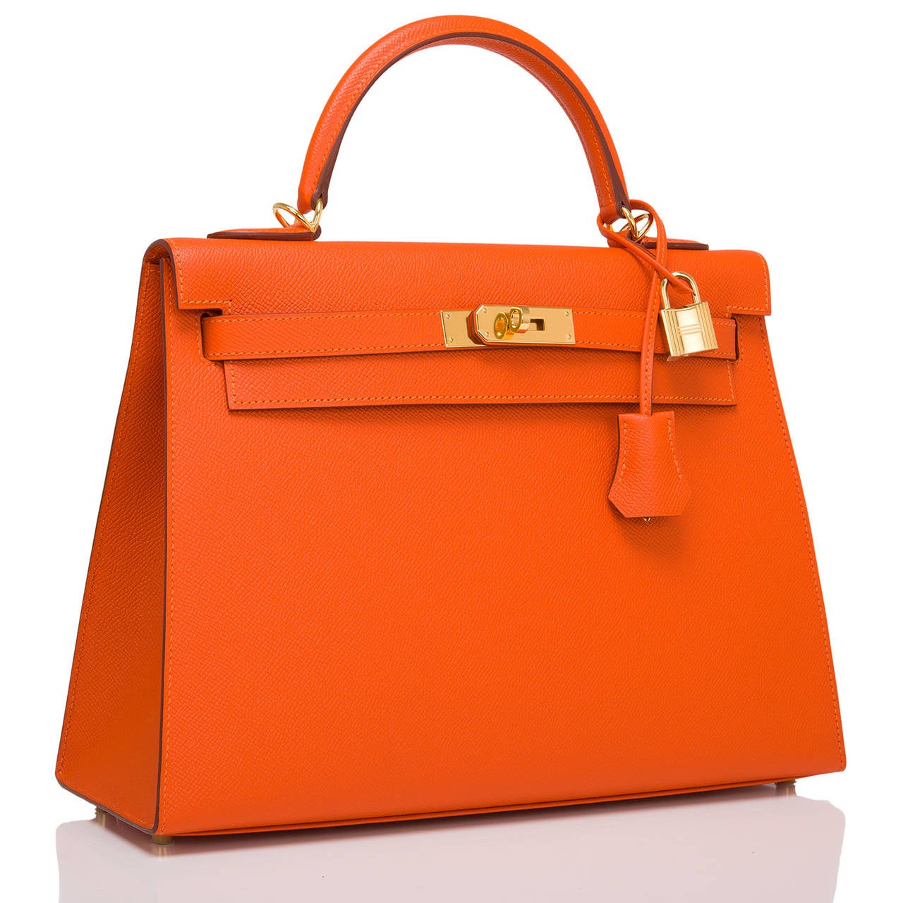 Hermes Orange H Kelly Sellier 32cm in epsom leather with gold hardware.

This Kelly features tonal stitching, front toggle closure, a clochette with lock and two keys and a single rolled handle. The interior is lined in Orange H chevre and