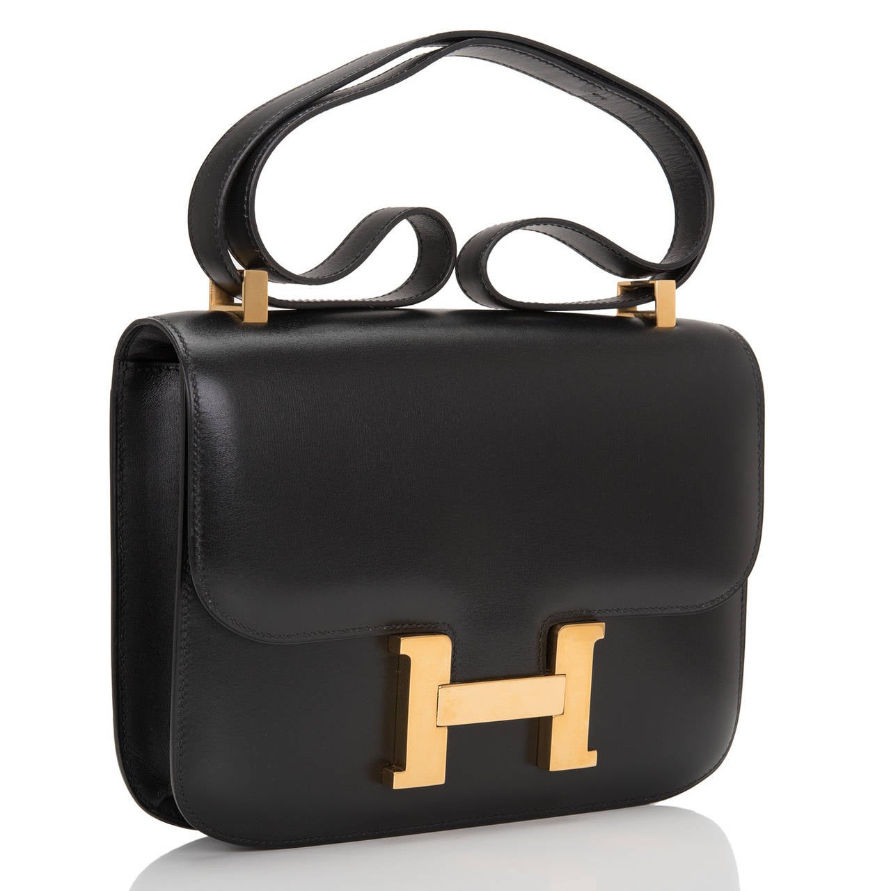 Hermes Black box leather Constance 23cm with gold hardware.

This vintage Hermes Constance features tonal stitching, smooth calfskin leather, a metal 