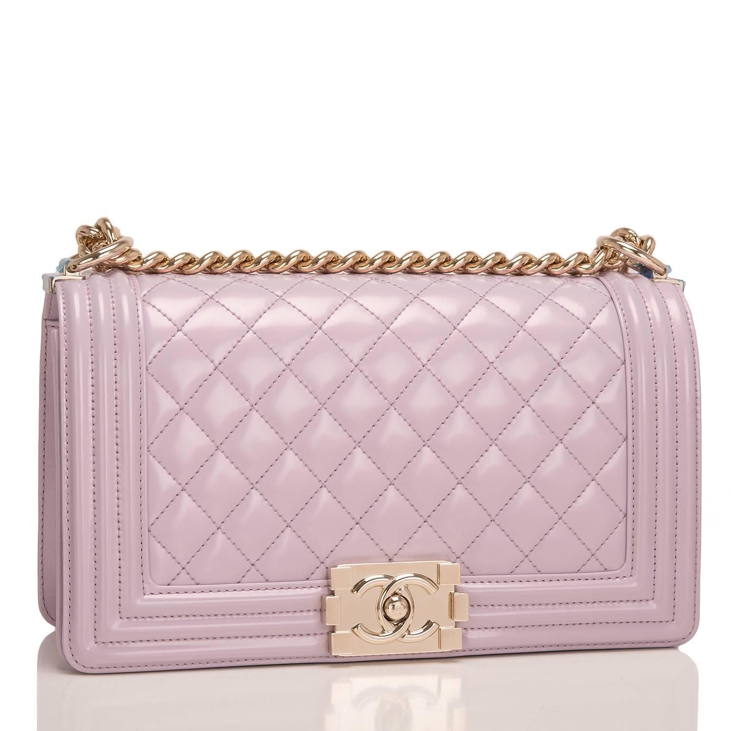 Chanel Medium Boy bag of light purple iridescent calfskin leather with light gold tone hardware.

This bag features a full front flap with the Le Boy CC push lock closure and a light gold tone chain link and light purple leather padded