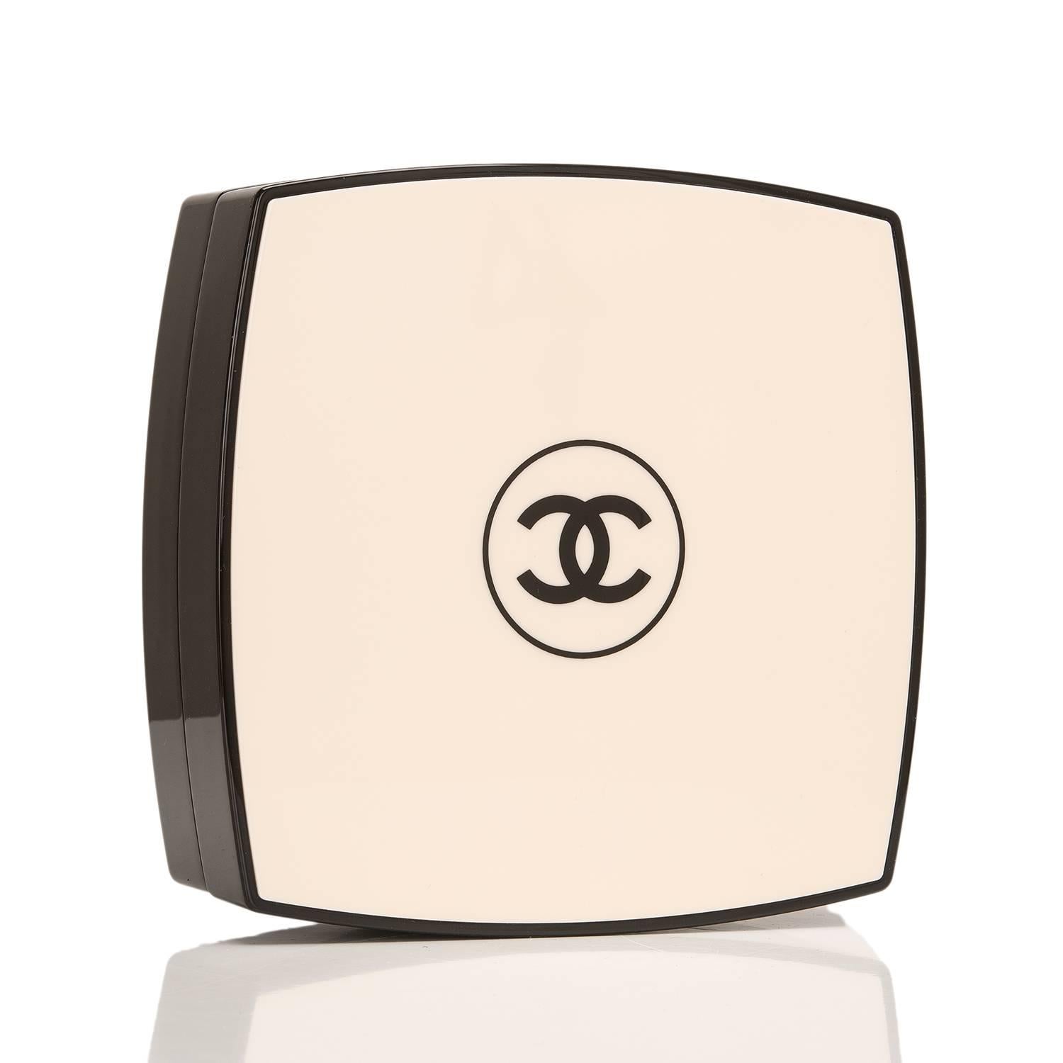 Chanel limited edition, runway Compact Powder minaudiere of white and black plexiglass with silver tone metal hardware.

This rare, collectible clutch features Chanel's signature CC logo encircled on the front, a CHANEL engraved top snap closure,