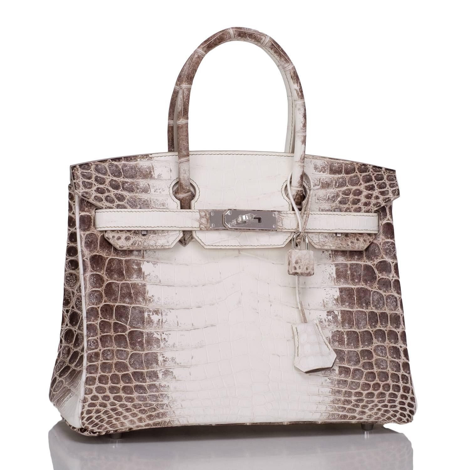 Hermes White Himalayan 30cm Birkin of matte niloticus crocodile with palladium hardware.

This rare Himalayan features tonal stitching, a front toggle closure, a clochette with lock and two keys, and double rolled handles.

The interior is lined