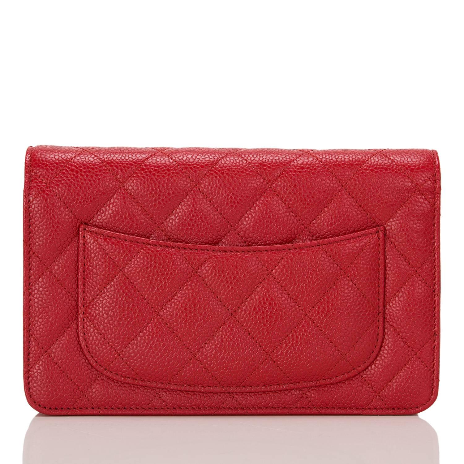 Chanel Red Quilted Caviar Wallet On Chain (WOC) In New Condition In New York, NY