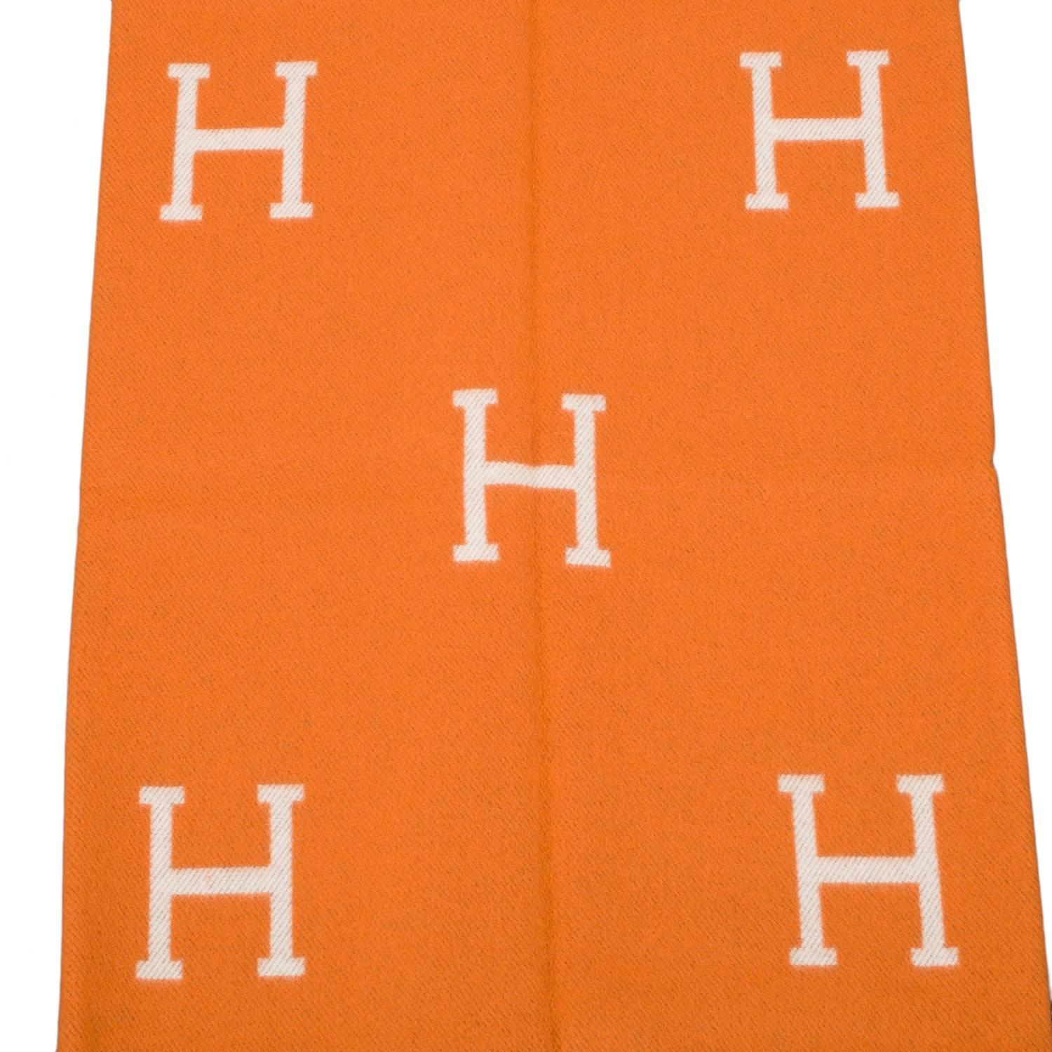 Hermes Avalon Signature H blanket in ecru/pumpkin.

The Avalon Signature H blanket is made of 85% wool, 15% cashmere.

The blanket measures 55