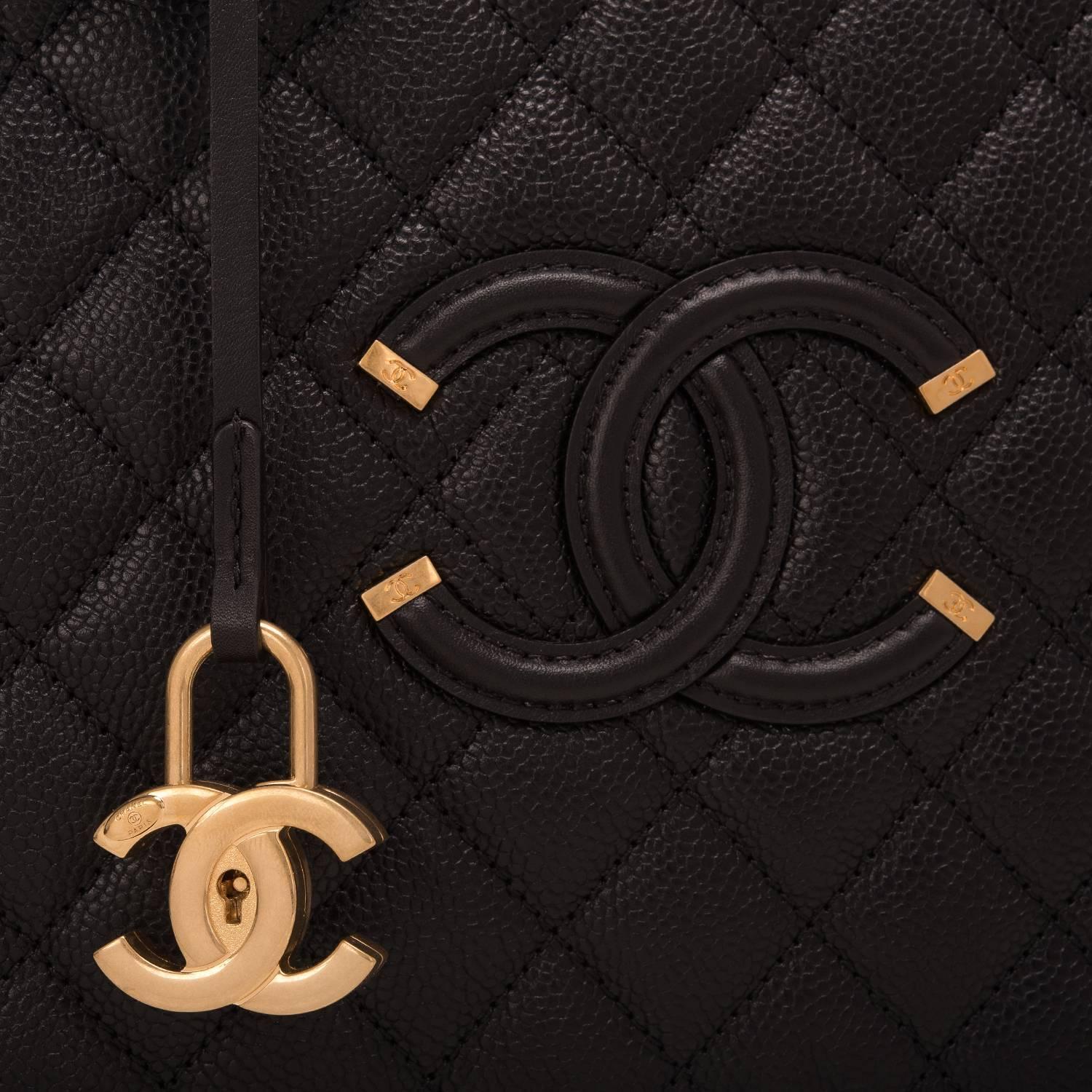 Chanel Black Caviar Medium Filigree Vanity Case  1