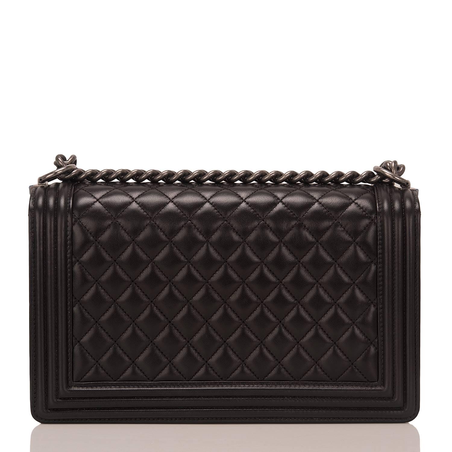 Chanel Black Lambskin New Medium Boy Bag In New Condition In New York, NY