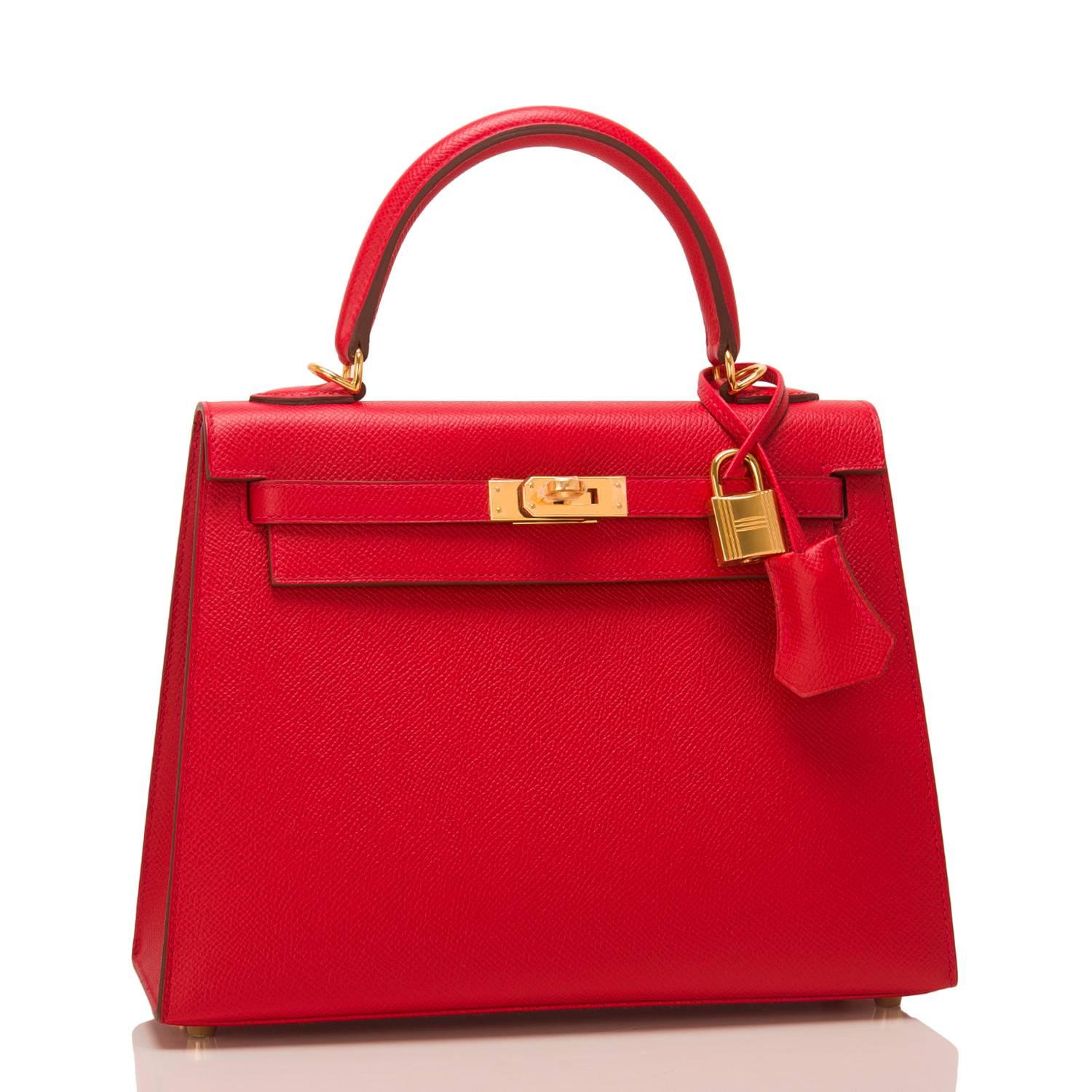 Hermes Rouge Casaque Sellier Kelly 25cm of epsom leather with gold hardware.

This Sellier Kelly has tonal stitching, a front toggle closure, a clochette with lock and two keys, a single rolled handle and a removable shoulder strap.

The