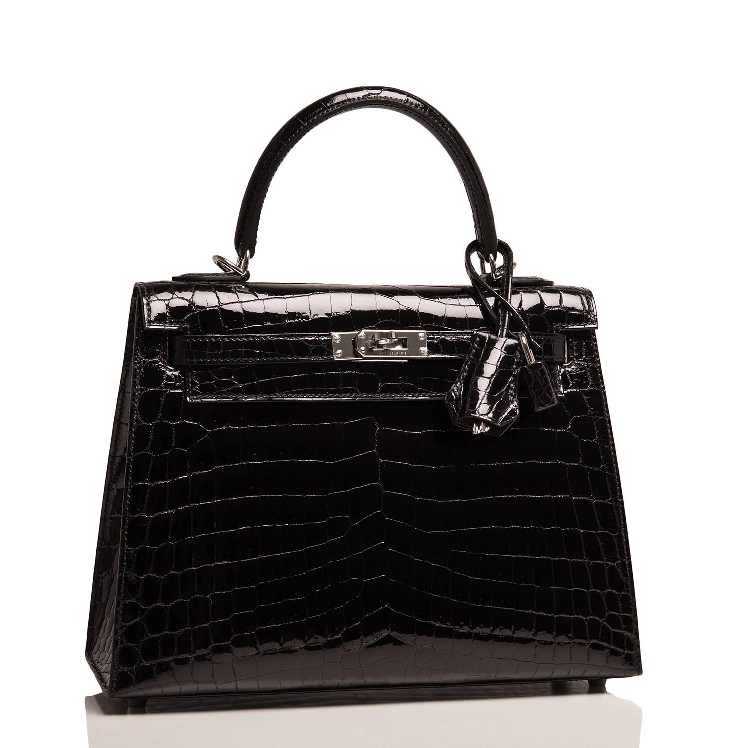 Hermes Black Shiny Niloticus Crocodile Kelly Sellier 25cm with palladium hardware.

This Kelly features tonal stitching, a front toggle closure, a clochette with lock and two keys and a single rolled handle.

The interior is lined with Black