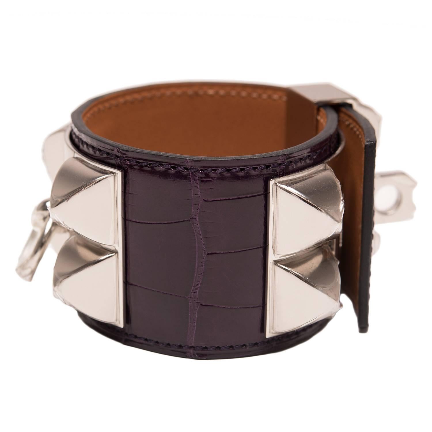 Hermes Collier de Chien (CDC) in Violet alligator with palladium plated hardware in size small.

This style features palladium pyramid studs, center ring and adjustable push lock closure.

Collection: Q square

Origin: France

Condition: