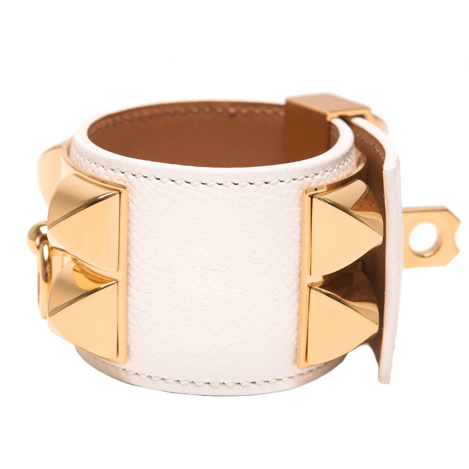 Hermes White Collier de Chien (CDC) in epsom leather with gold plated hardware in size small.

This style features gold pyramid studs, center ring and adjustable push lock closure.

Collection: R Square

Origin: France

Condition: Pristine,