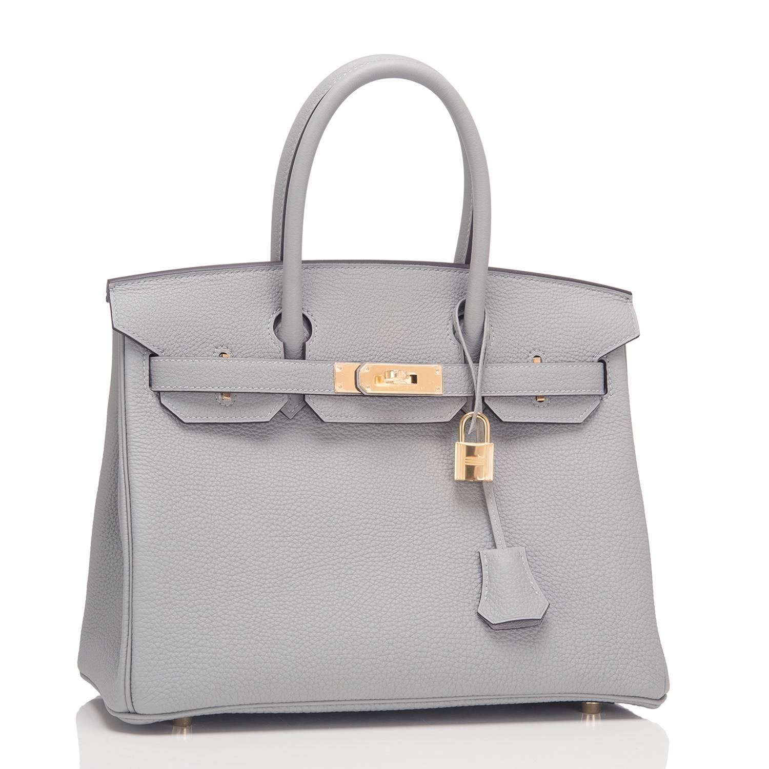 Hermes Gris Mouette Birkin 30cm of Togo leather with gold hardware.

This Birkin has tonal stitching, a front toggle closure, a clochette with lock and two keys, and double rolled handles.

The interior is lined with Gris Mouette chevre and has