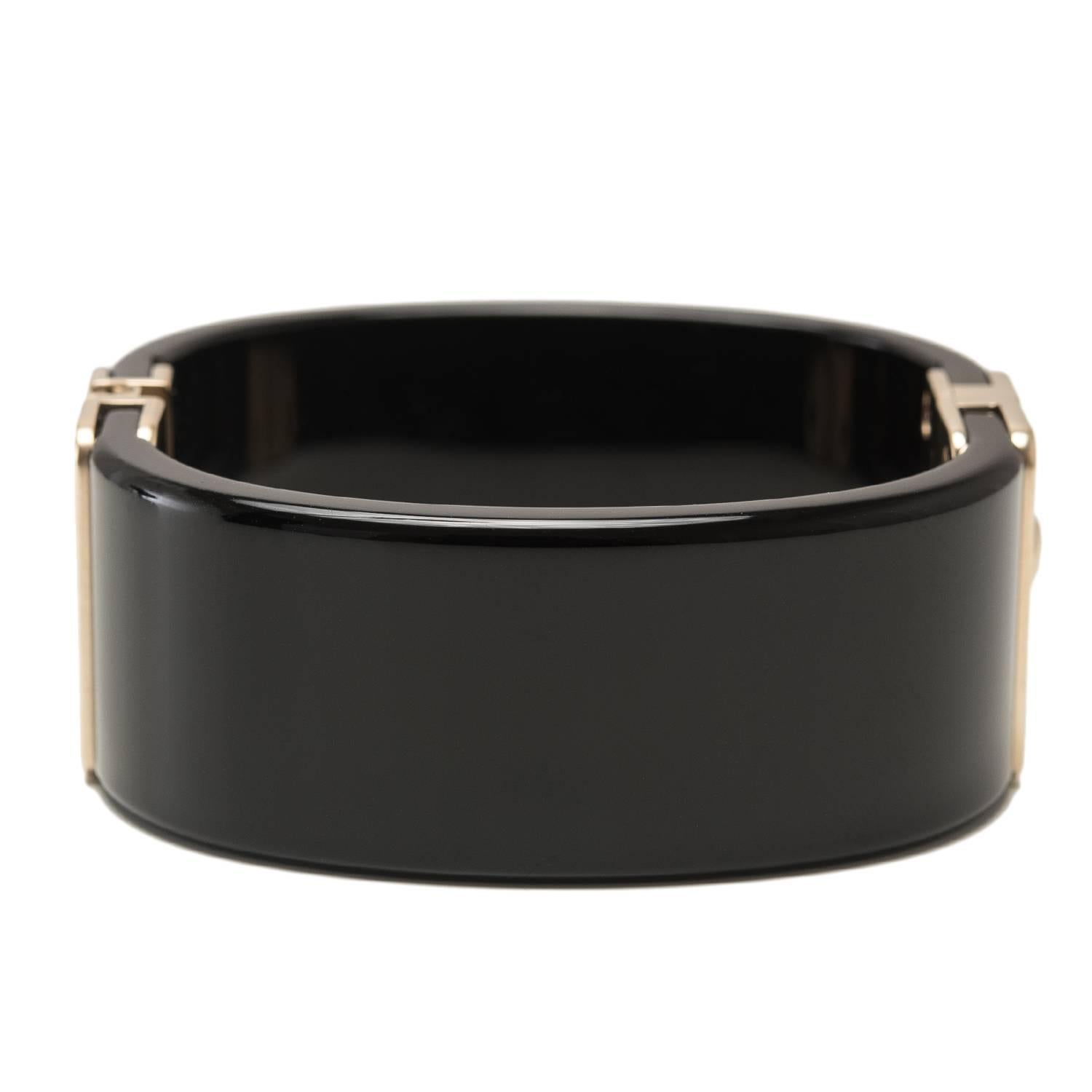 Chanel Runway Black and Gold CC Logo Cuff Bracelet In New Condition For Sale In New York, NY