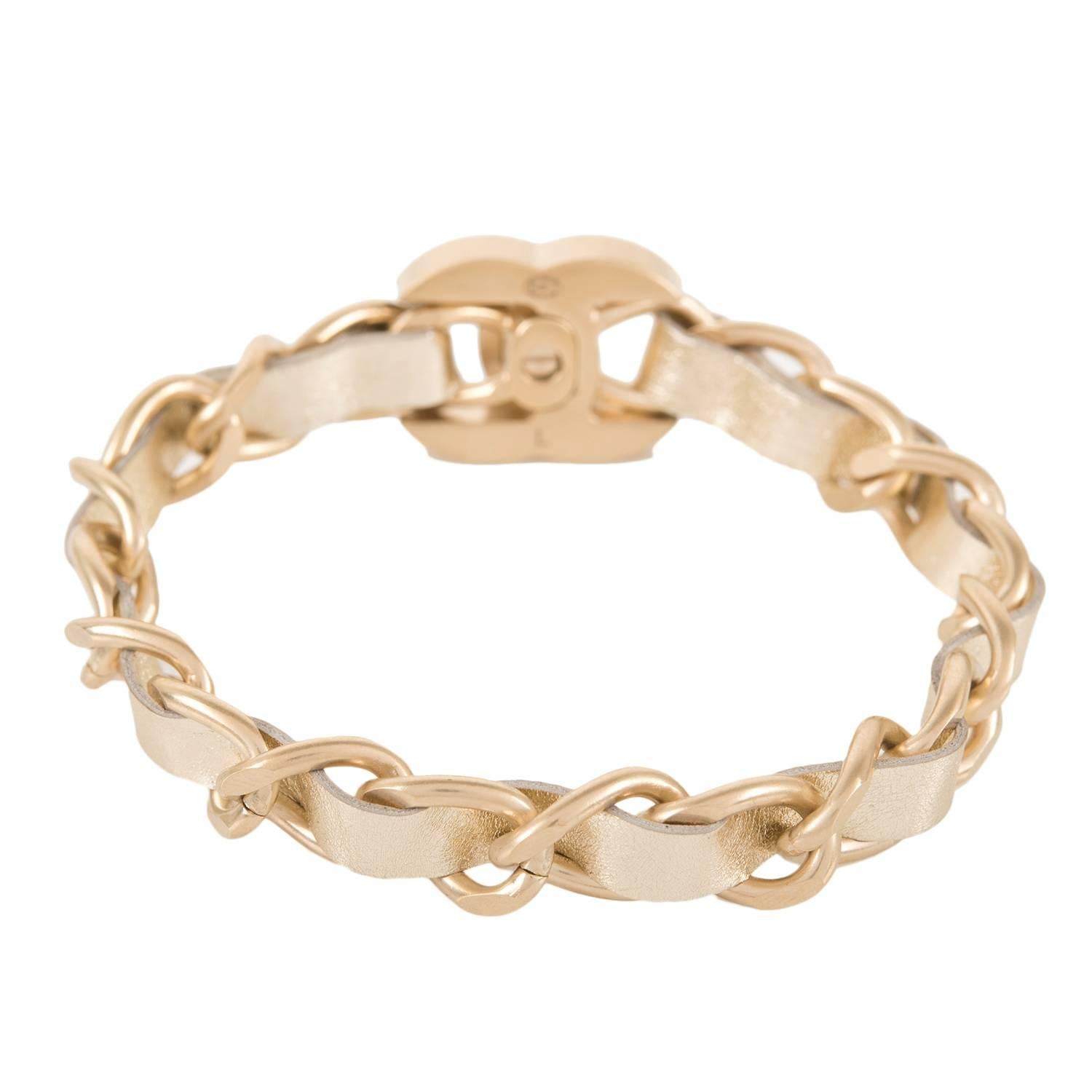 Chanel bracelet of gold metallic leather interwoven with matte gold tone chain link with iconic CC-logo at front and turn lock closure.

Collection: 16V (2016 collection)

Condition: Pristine; never worn

Accompanied By: Chanel box, dustbag,