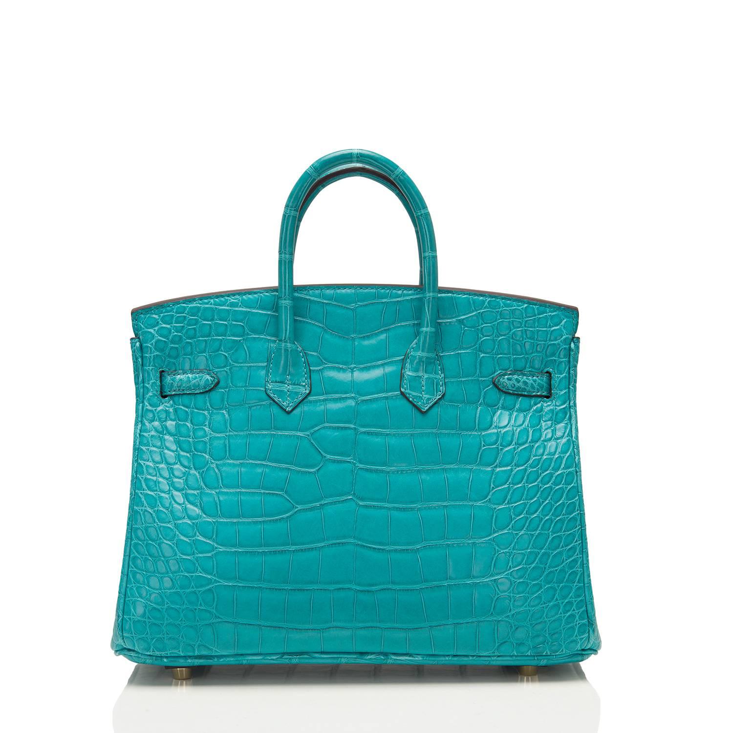 Hermes Blue Paon Matte Alligator Birkin 25cm Gold Hardware In New Condition In New York, NY