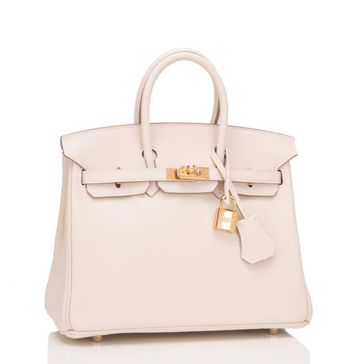 Hermes Craie Birkin 25cm of swift leather with gold hardware.

This Birkin has tonal stitching, a front toggle closure, a clochette with lock and two keys, and double rolled handles.

The interior is lined with Criae chevre and has one zip pocket