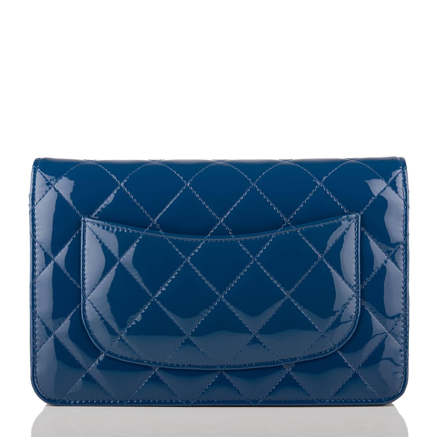 Women's Chanel Dark Blue Quilted Patent Classic Wallet On Chain (WOC) For Sale