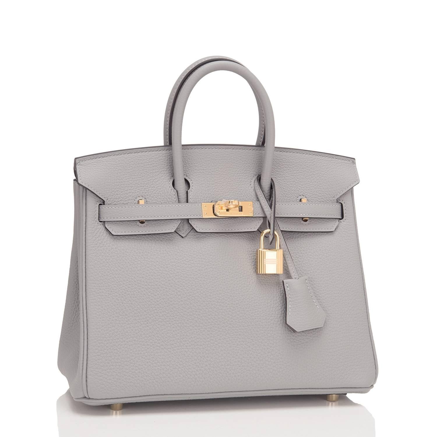 Hermes Gris Mouette Birkin 25cm of togo leather with gold hardware.

This Birkin has tonal stitching, a front toggle closure, a clochette with lock and two keys, and double rolled handles.

The interior is lined with gris mouette chevre and has