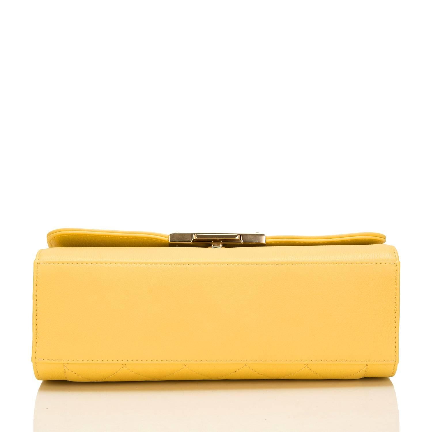 Women's Chanel Yellow Caviar Medium Label Click Flap Bag NEW For Sale