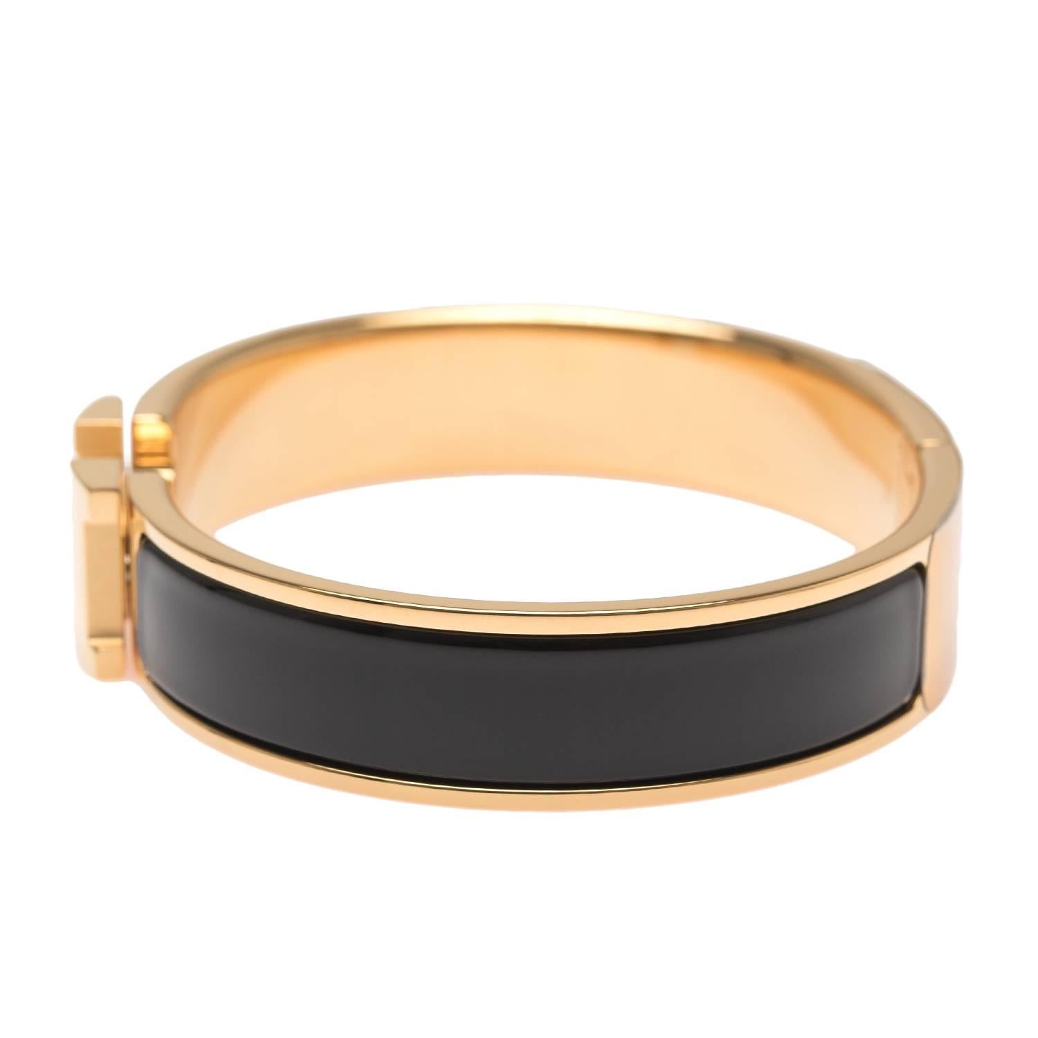 Hermes narrow Clic Clac H bracelet in Black enamel with gold plated hardware in size PM.

Origin: France

Condition: Pristine; plastic on hardware

Accompanied by: Hermes box, dustbag, carebook and ribbon

Measurements: Diameter: 2.25";
