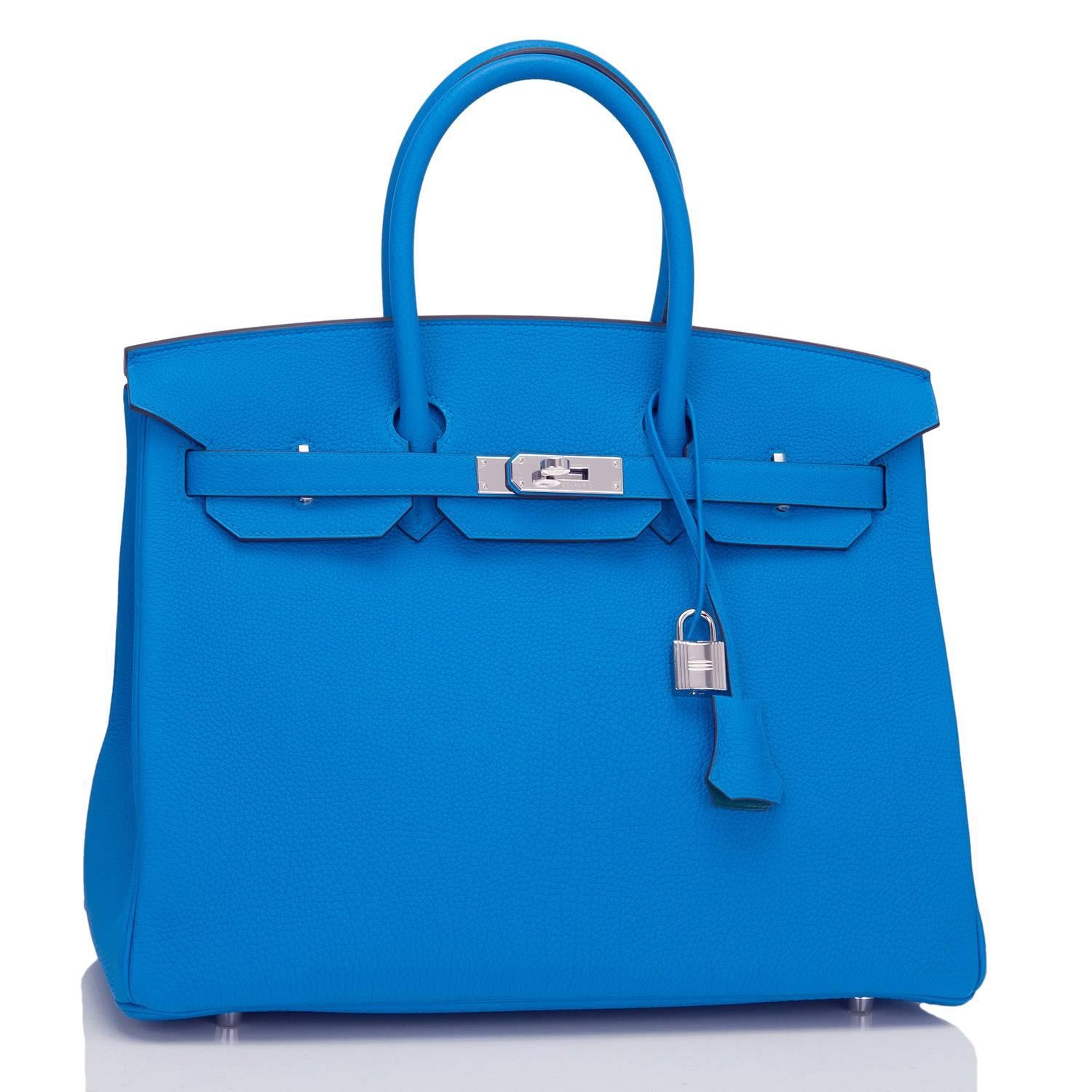 Hermes limited edition Bleu Zanzibar Verso Birkin 35cm of togo leather with Malachite lining and palladium hardware.

This Birkin has tonal stitching, a front toggle closure, a clochette with lock and two keys, and double rolled handles.

The
