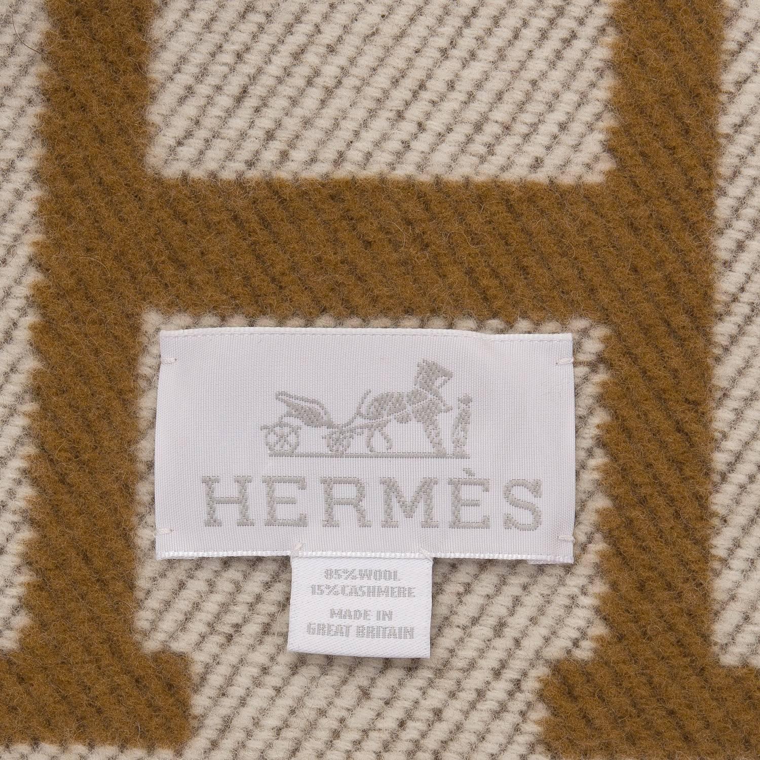 Brown Hermes Classic Avalon Signature H Ecru and Camel Blanket
