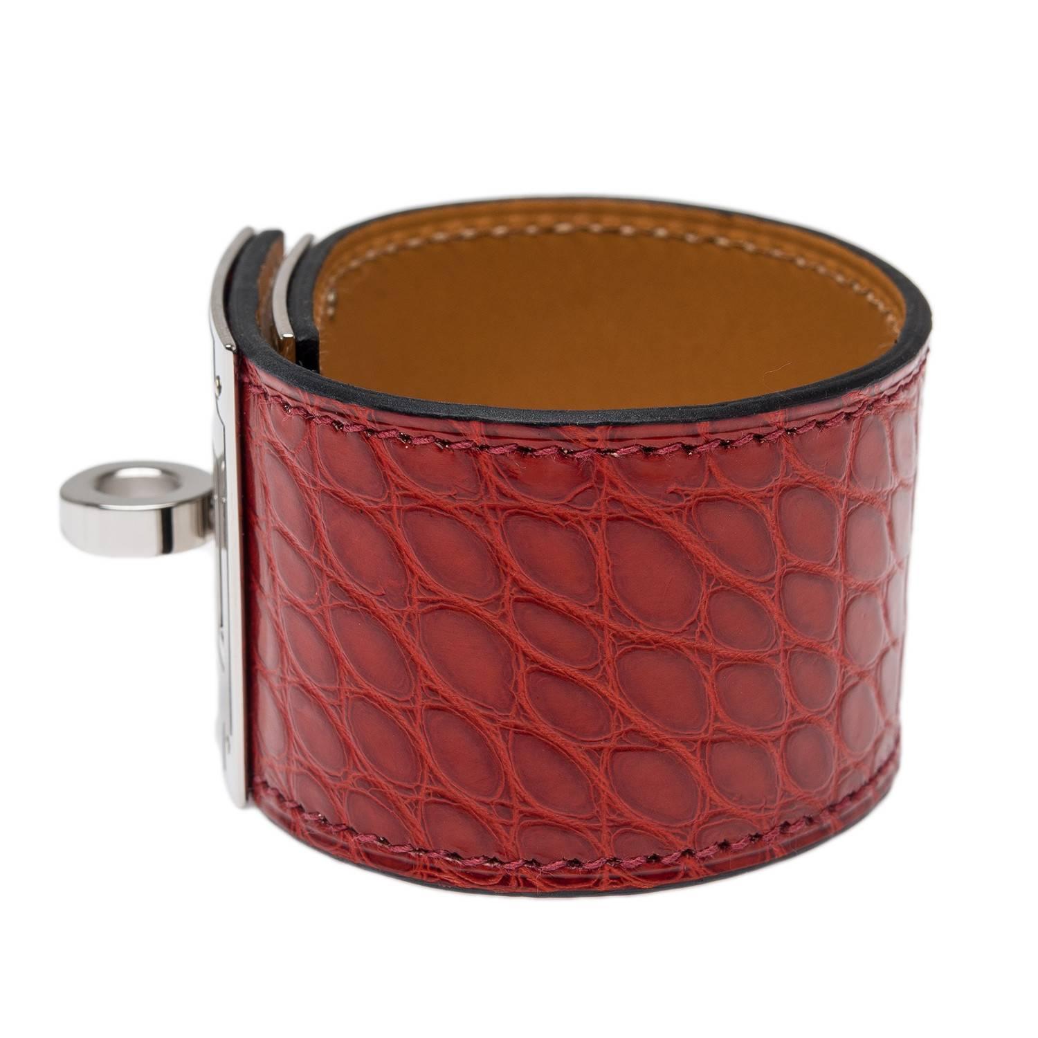 Hermes Kelly Dog Bracelet in Red alligator leather.

This bracelet features tonal stitching with palladium hardware and toggle closure.

Origin: France

Condition: Pristine; never worn

Accompanied by: Hermes box, dustbag and ribbon

Measurements: