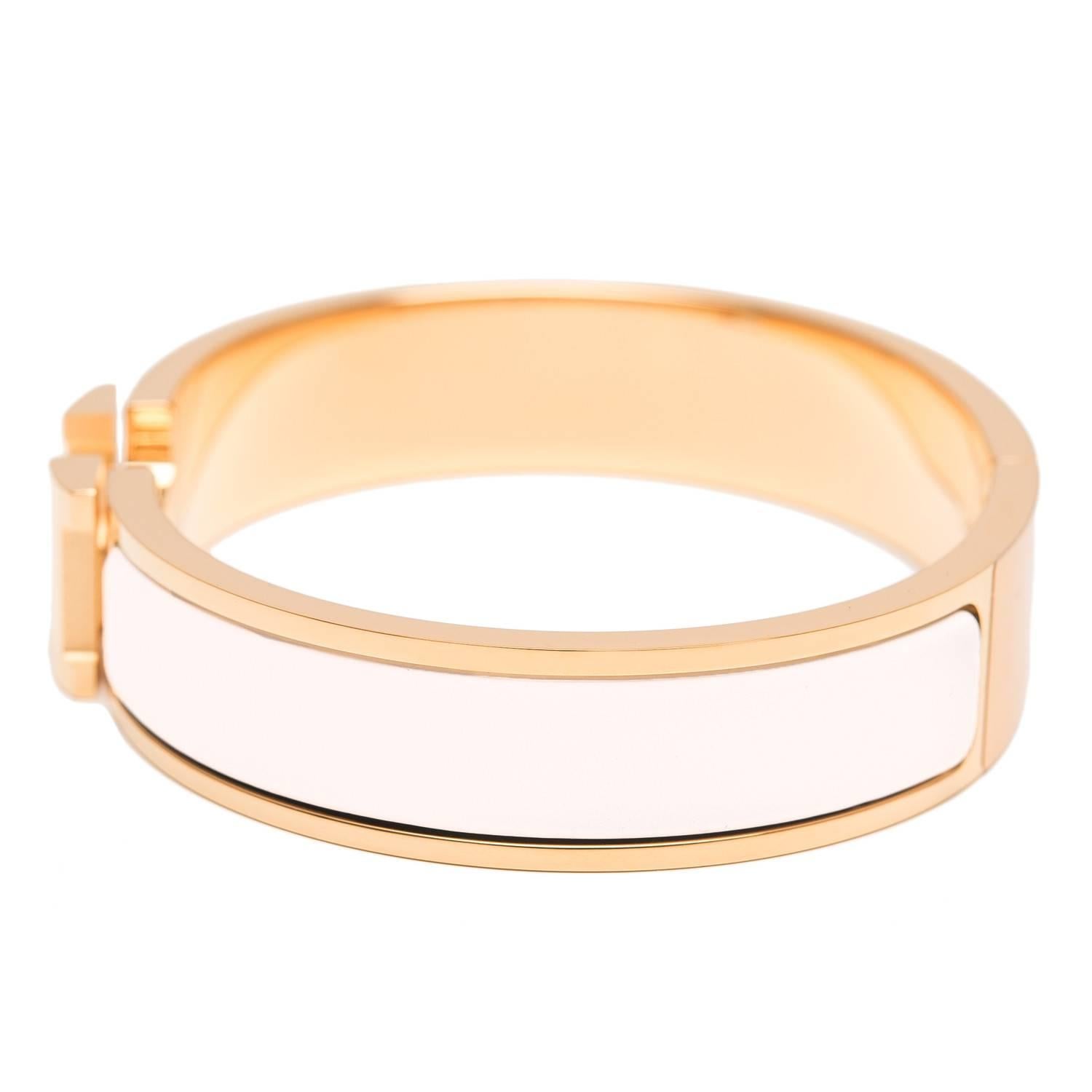 Hermes narrow Clic Clac H bracelet in white enamel closure with gold plated hardware in size PM.

Origin: France

Condition: Pristine; never worn

Accompanied by: Hermes box, Hermes dustbag, carebook

Measurements: Diameter: 2.25";