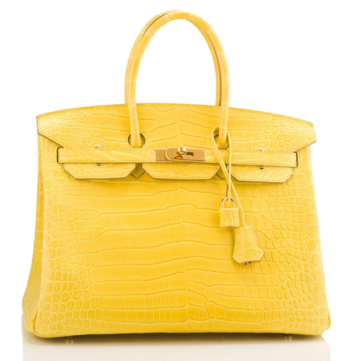Hermes Mimosa Birkin 35cm of matte porosus crocodile leather with gold hardware.

This Birkin has tonal stitching, a front toggle closure, a clochette with lock and two keys, and double rolled handles.

The interior is lined with Mimosa chevre and