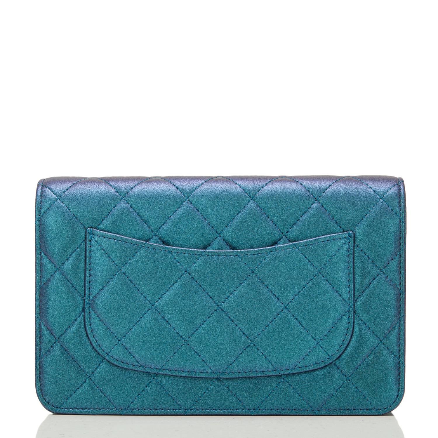 Chanel Iridescent Turquoise Lambskin Classic Wallet On Chain (WOC) In New Condition For Sale In New York, NY