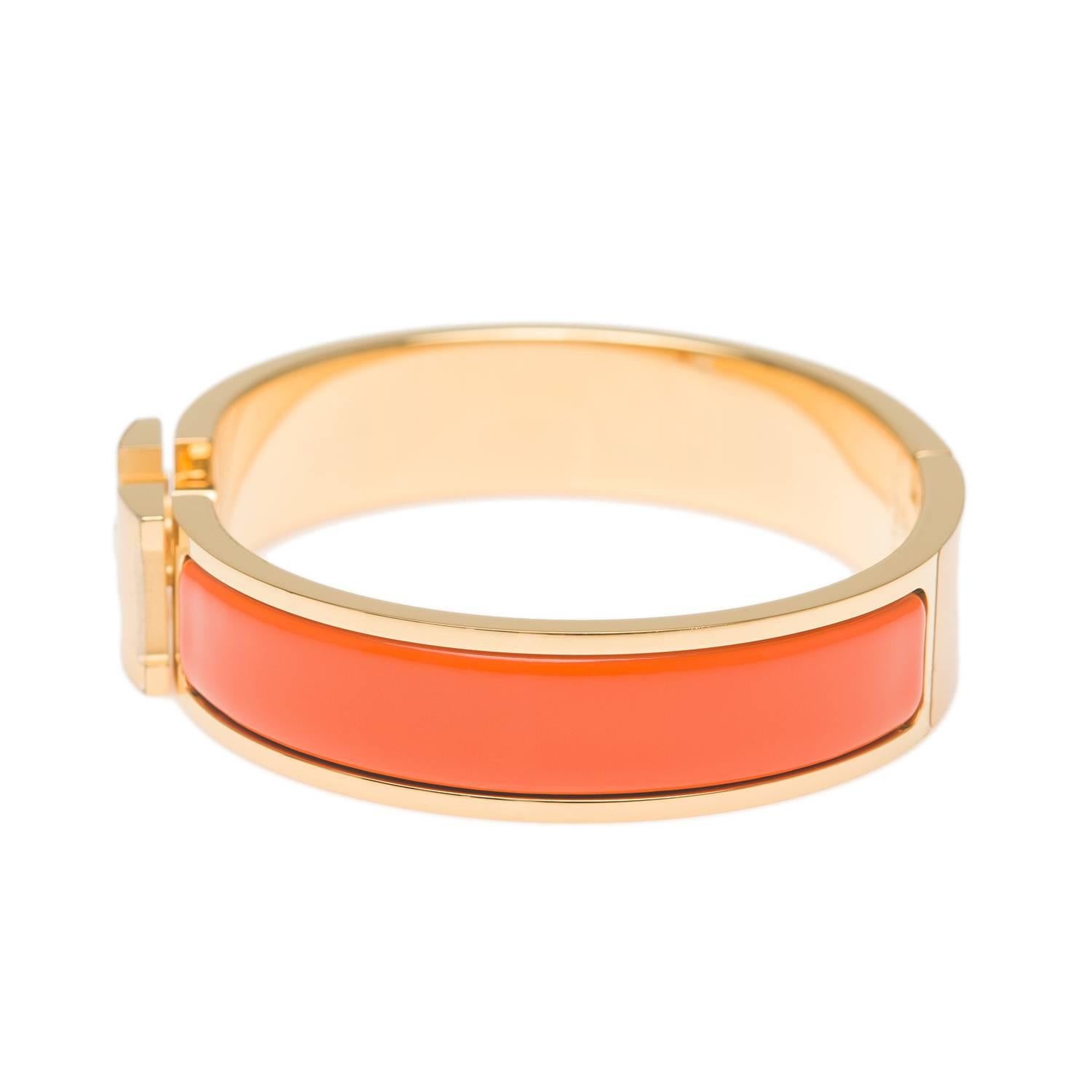 Hermes narrow Clic Clac H bracelet in Orange enamel closure with gold plated hardware in size PM.

Origin: France

Condition: Pristine; never worn

Accompanied by: Hermes box, Hermes dustbag, carebook

Measurements: Diameter: 2.25