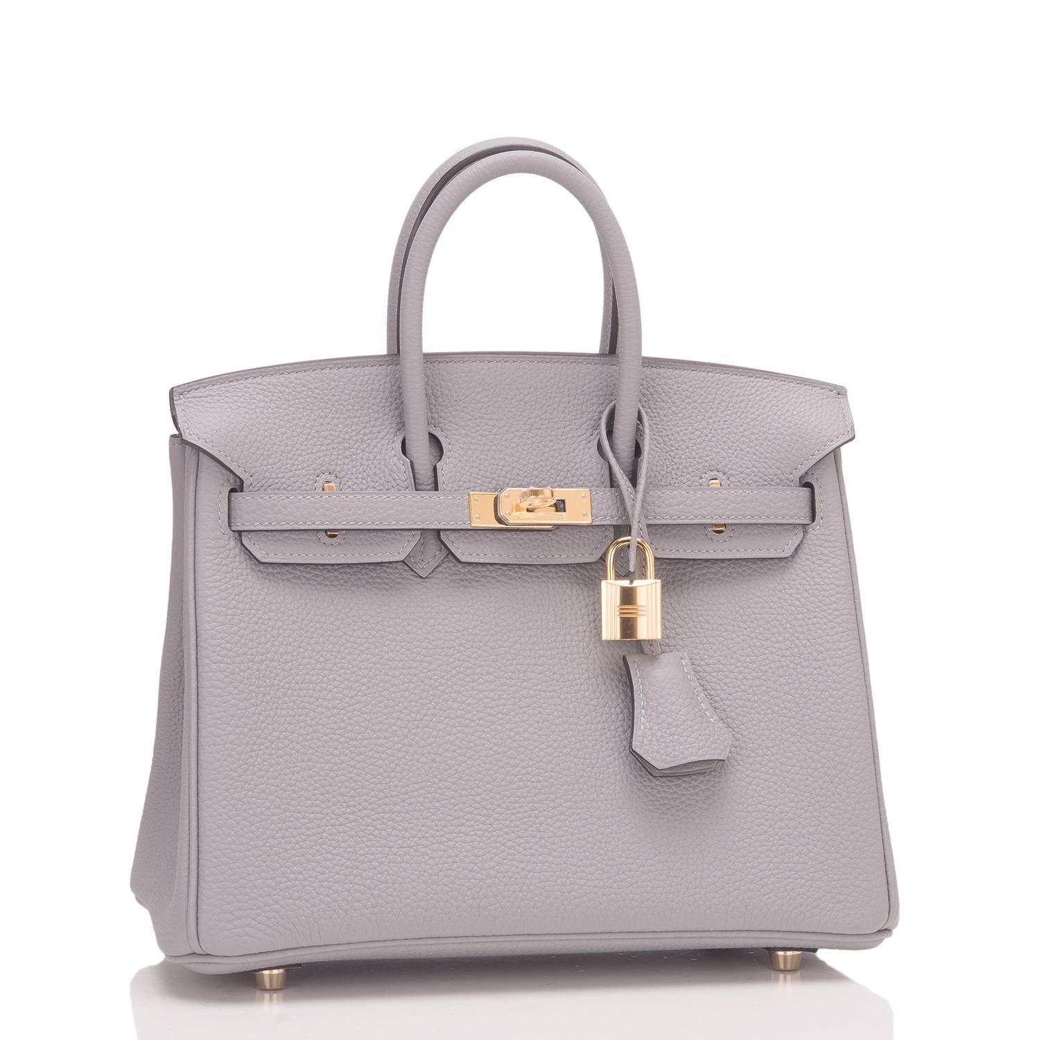Hermes Gris Mouette Birkin 25cm of togo leather with gold hardware.

This Birkin has tonal stitching, a front toggle closure, a clochette with lock and two keys, and double rolled handles.

The interior is lined with gris mouette chevre and has a