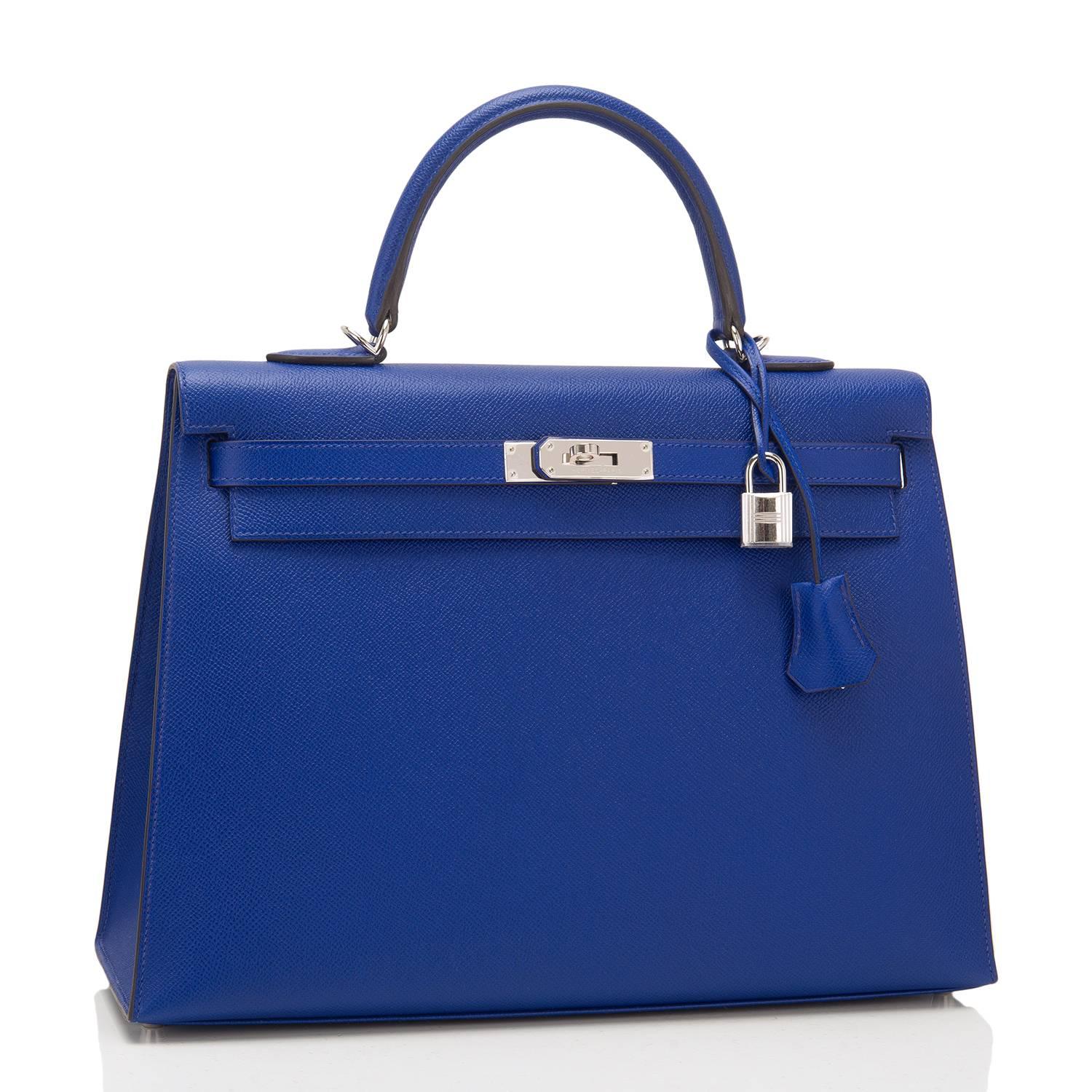 Hermes Blue Electric Kelly 35cm of epsom leather with palladium hardware.

This Kelly, in the sellier style, has tonal stitching, a front toggle closure, a clochette with lock and two keys, a single rolled handle, and a removable shoulder