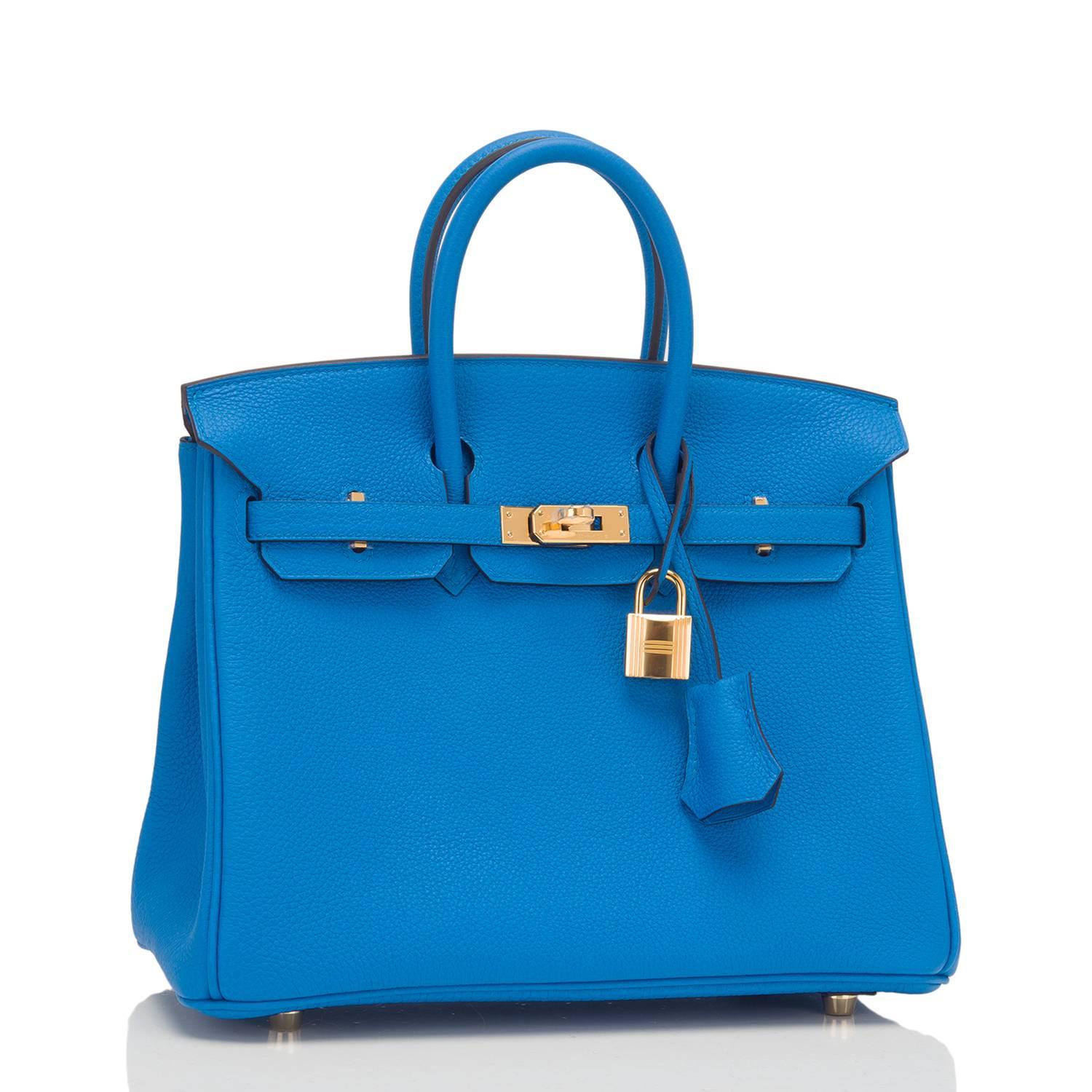 Hermes Blue Zanzibar Birkin 25cm of togo leather with gold hardware.

This Birkin has tonal stitching, a front toggle closure, a clochette with lock and two keys, and double rolled handles.

The interior is lined with Blue Zanzibar chevre and has