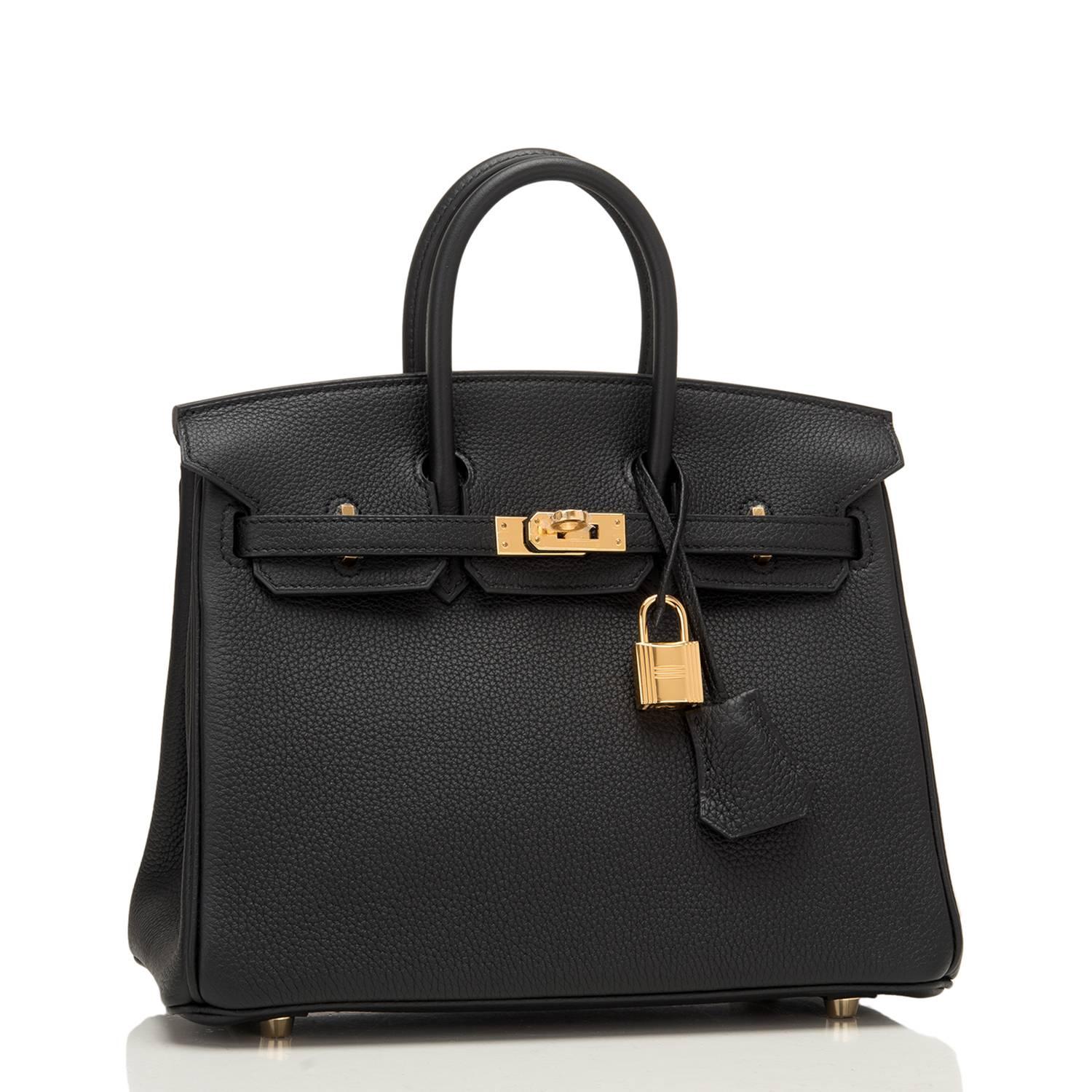 Hermes Black Birkin 25cm of togo leather with gold hardware.

This Birkin has tonal stitching, a front toggle closure, a clochette with lock and two keys, and double rolled handles.

The interior is lined with black chevre and has a zip pocket with