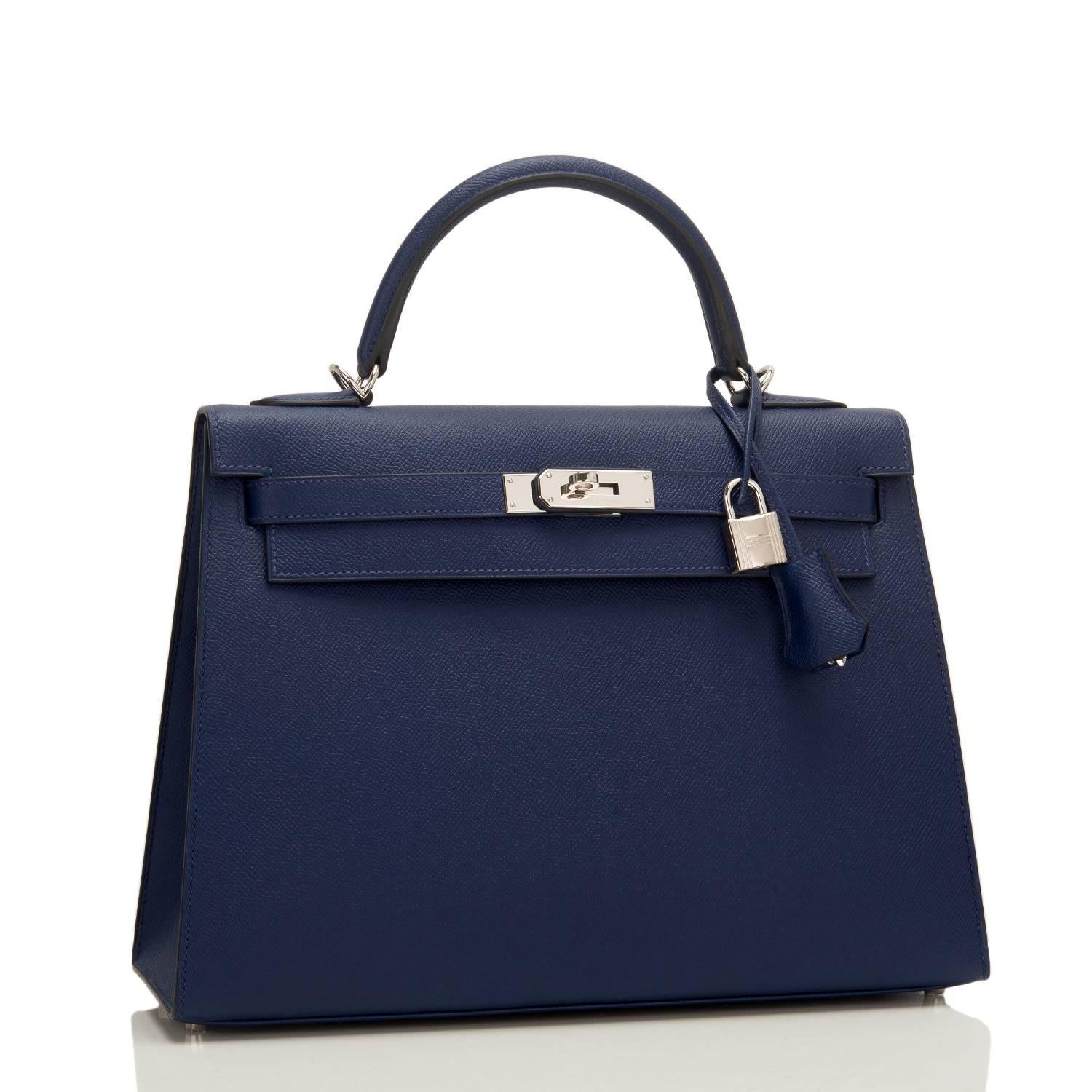 Hermes Blue Sapphire Sellier Kelly 32cm of epsom leather with palladium hardware.

This Kelly features tonal stitching, a front toggle closure, a clochette with lock and two keys and a single rolled handle.

The interior is lined with blue sapphire