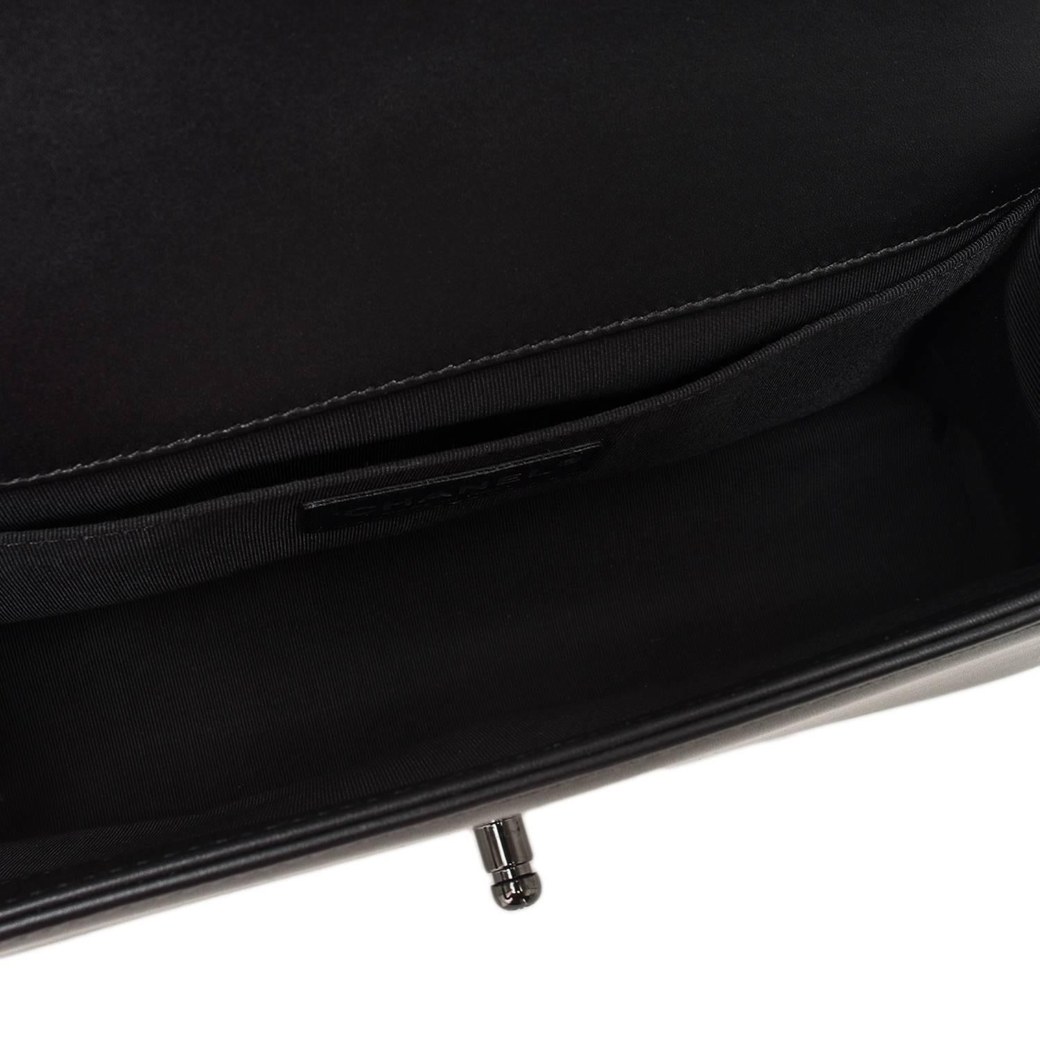  Chanel Black Painted Chevron Iridescent Calfskin Medium Boy Bag For Sale 3