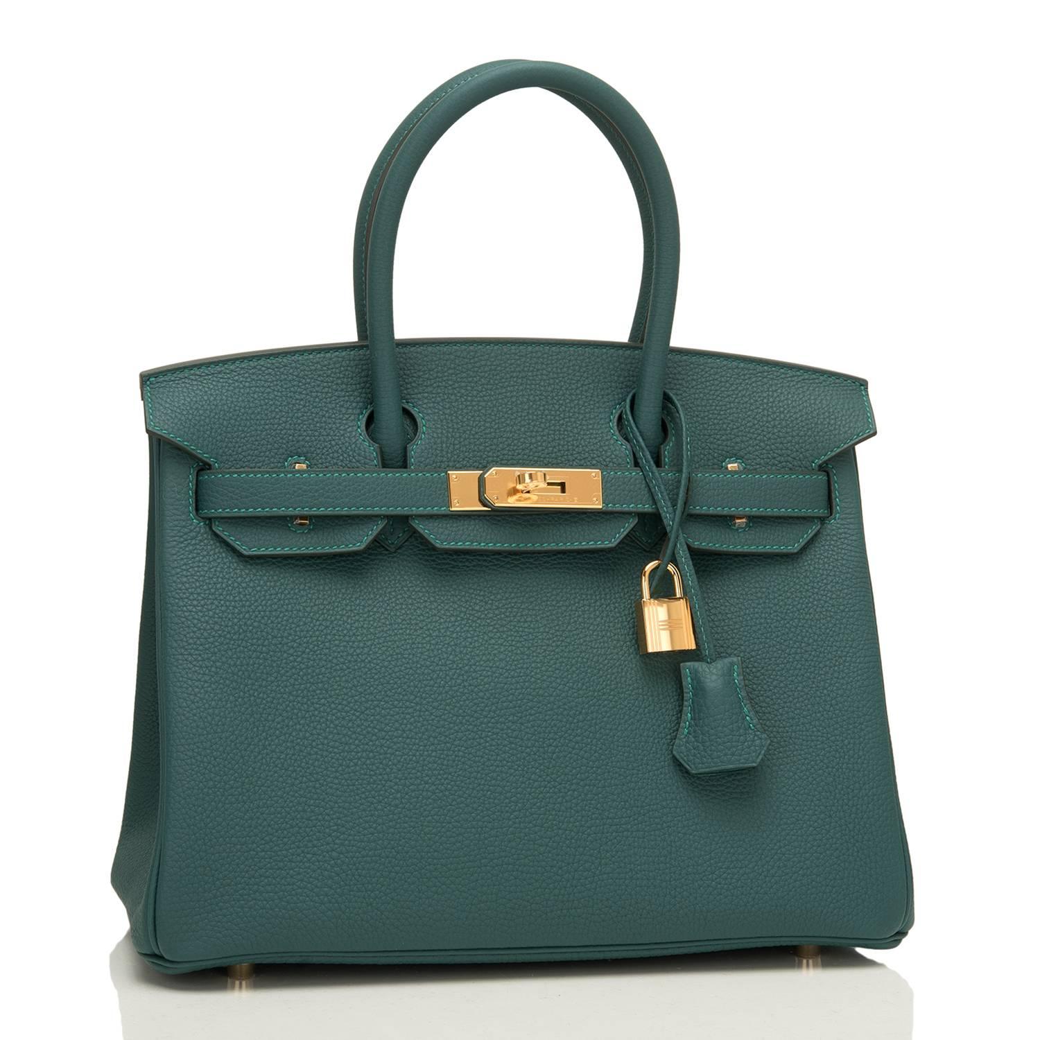 Hermes Malachite Birkin 30cm of togo leather with gold hardware.

This Birkin has tonal stitching, a front toggle closure, a clochette with lock and two keys, and double rolled handles.

The interior is lined with Malachite chevre and has one zip