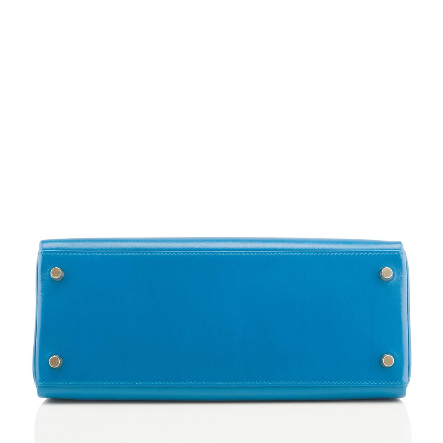 Women's Hermes Blue Izmir Tadelakt Retourne 28cm Gold Hardware Kelly Bag For Sale