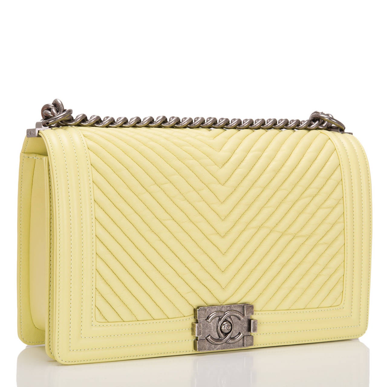 This New Medium Chevron Boy bag marries rich yellow lambskin leather with aged ruthenium hardware. The bag is of chevron quilted leather trimmed in smooth leather with smooth leather sides and bottom, a full front flap with the Boy Chanel signature