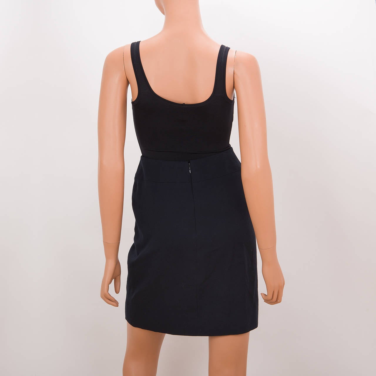 CHANEL Navy Wool Pencil Skirt 38 2 In Excellent Condition For Sale In New York, NY