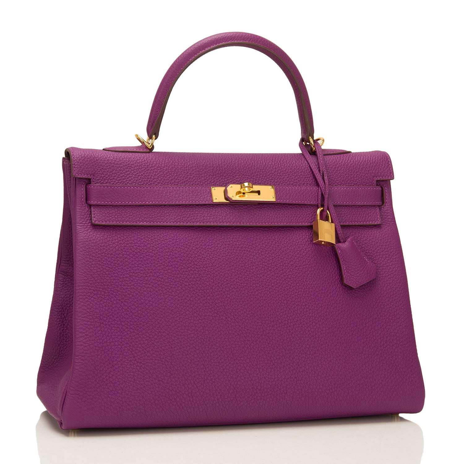 Hermes Kelly 35cm in Anemone togo leather with gold hardware.

This bag in the Retourne style has tonal stitching, a front toggle closure, a clochette with lock and two keys, a single rolled handle and an optional shoulder strap.

The interior is